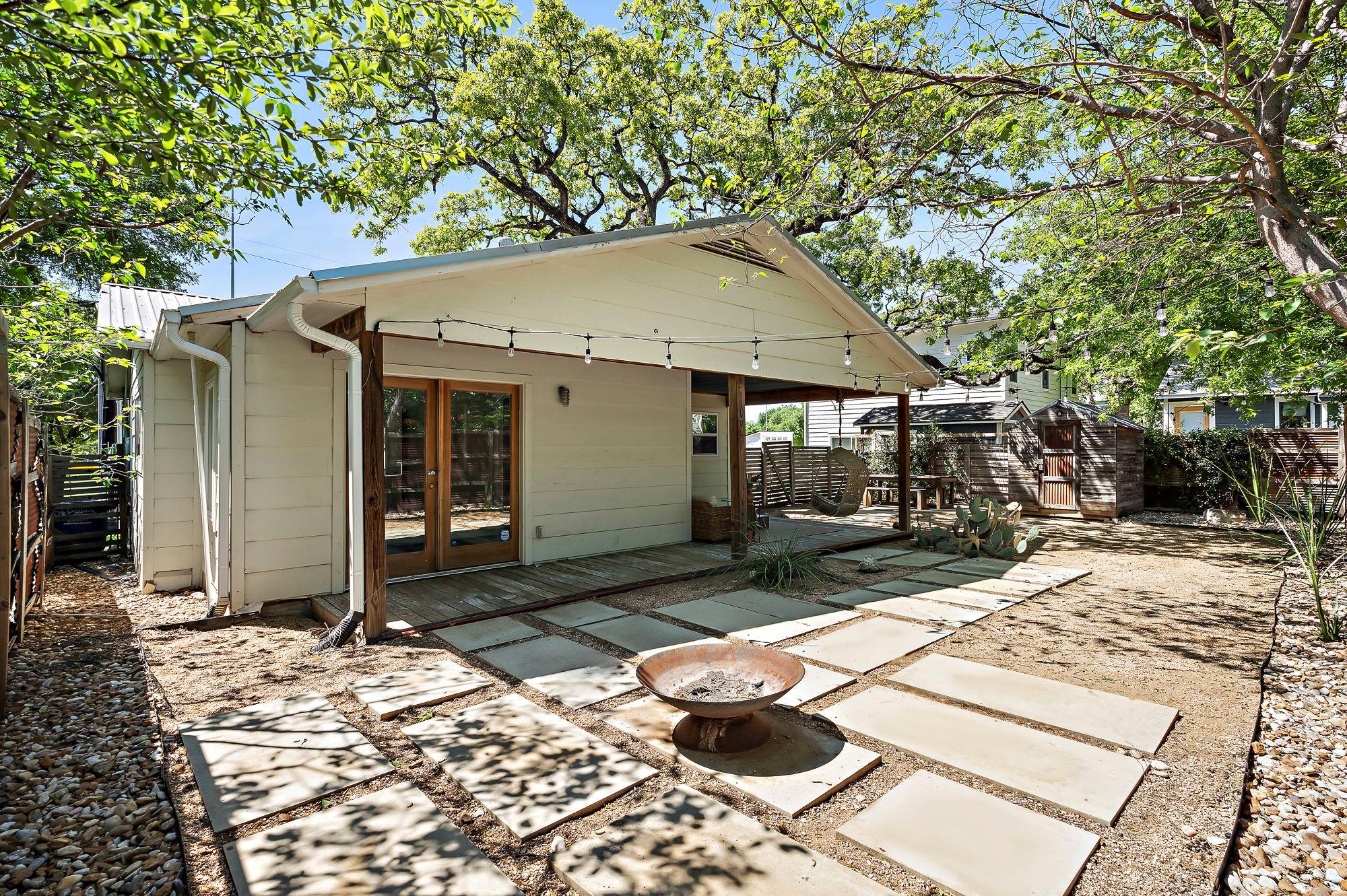 1211 Alexander Ave