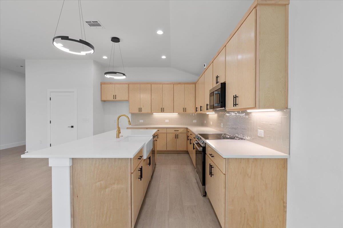 16624 Wind Chime DR, Manor