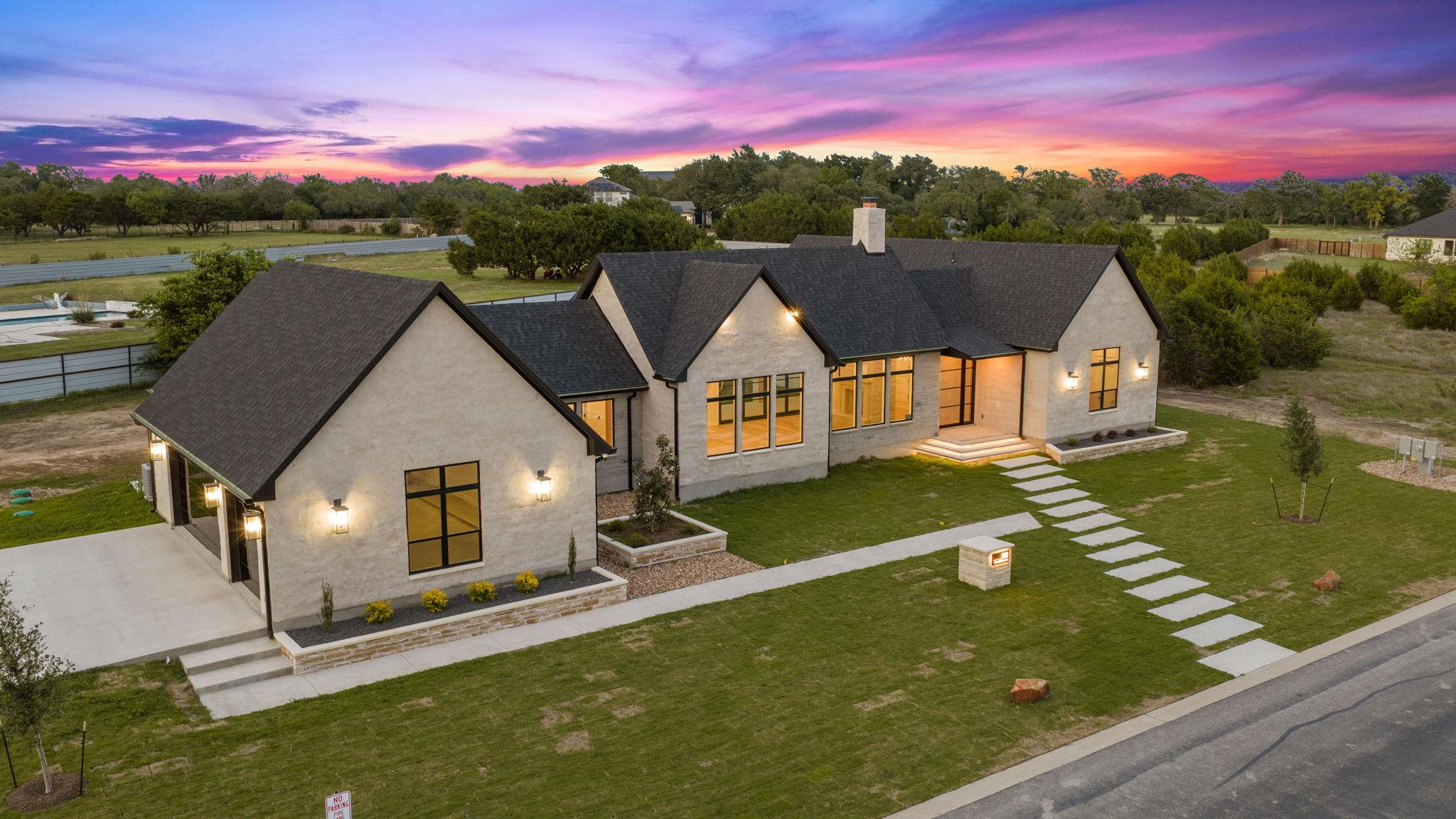 501 Rawhide LN