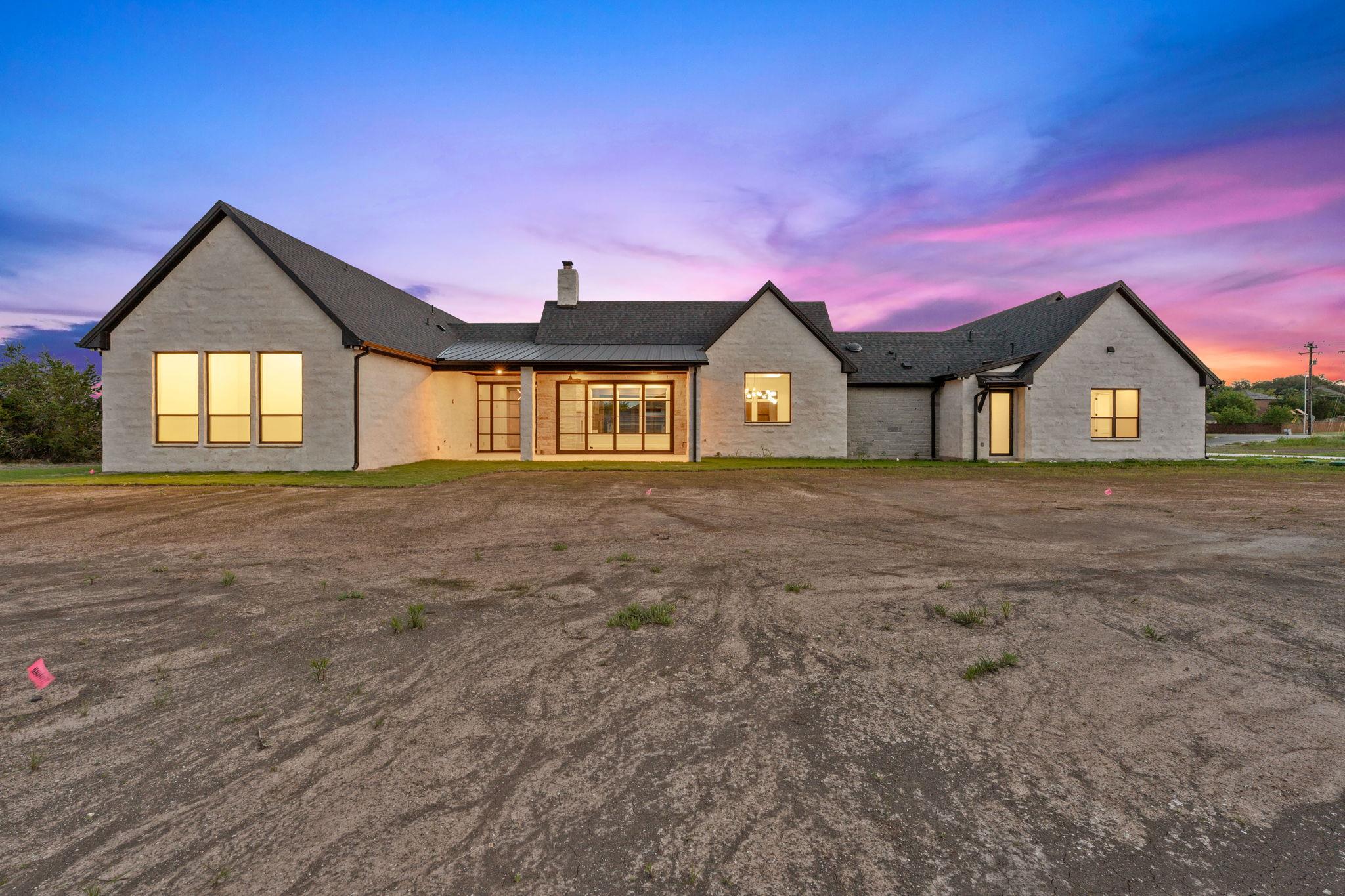 501 Rawhide LN