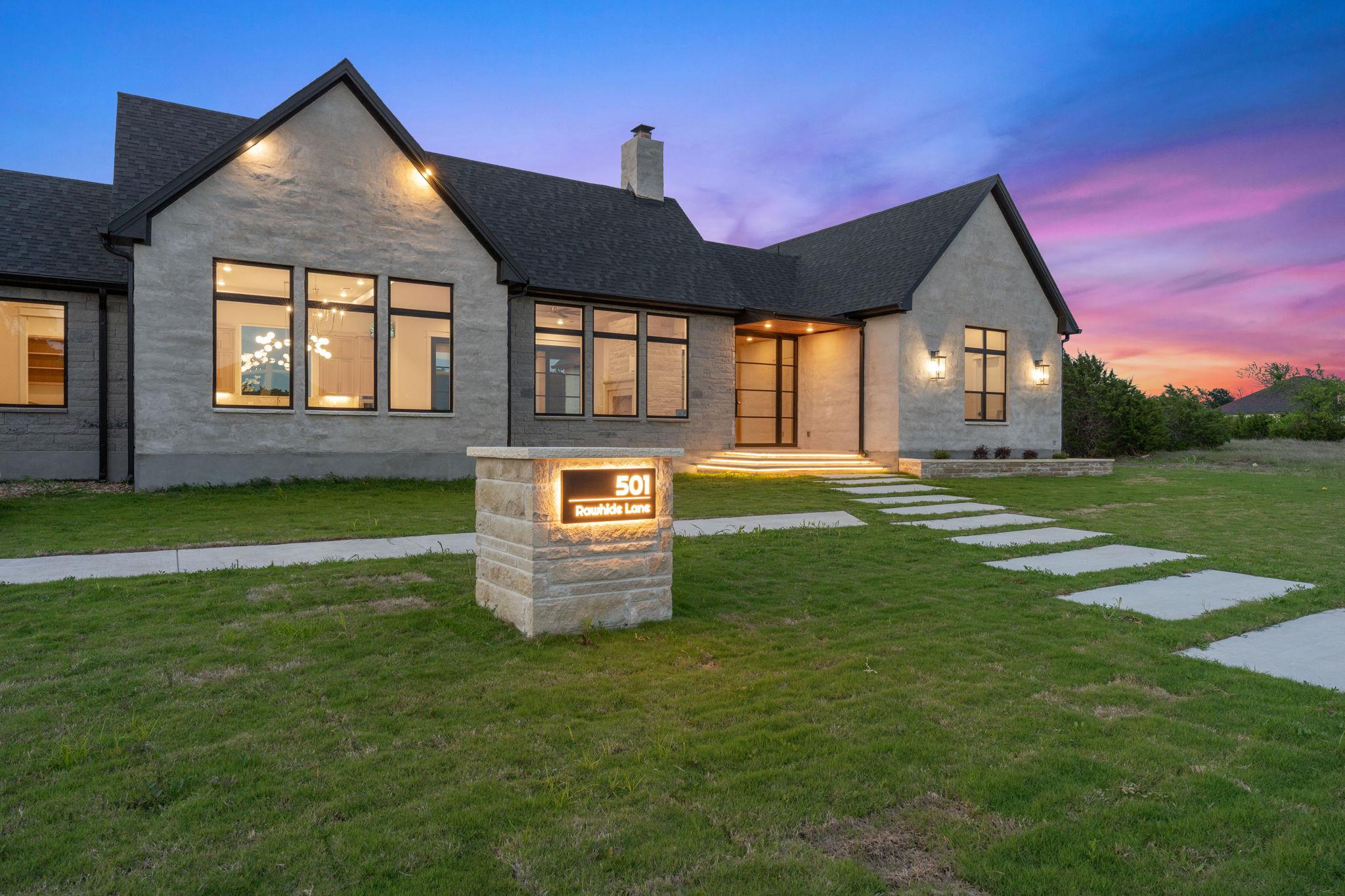 501 Rawhide LN