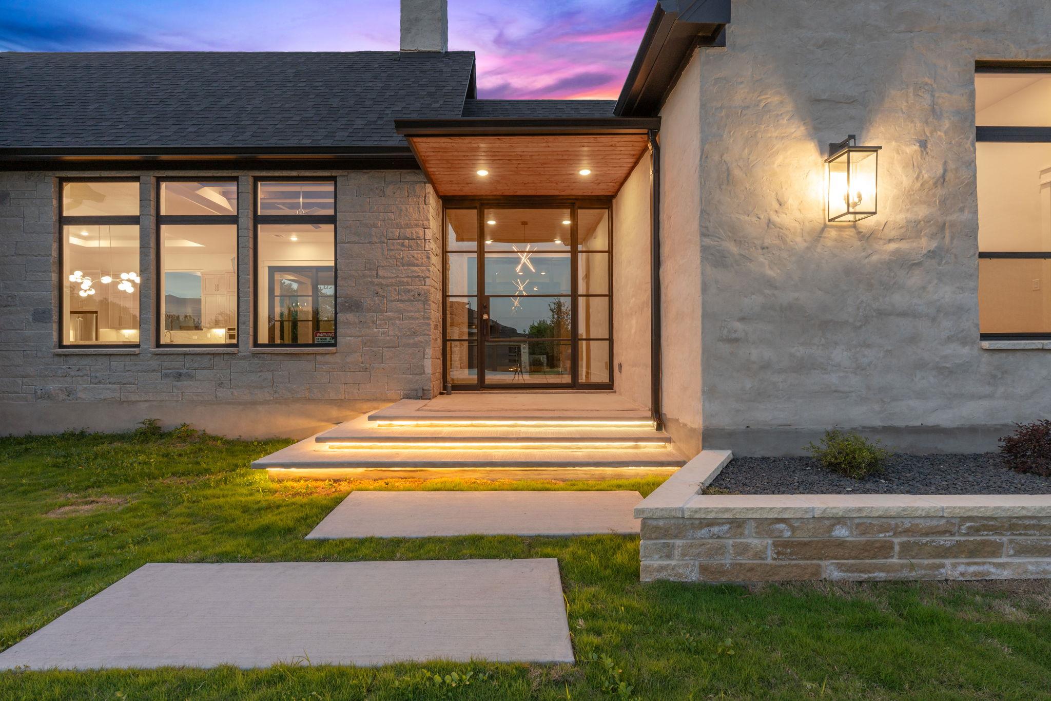 501 Rawhide LN