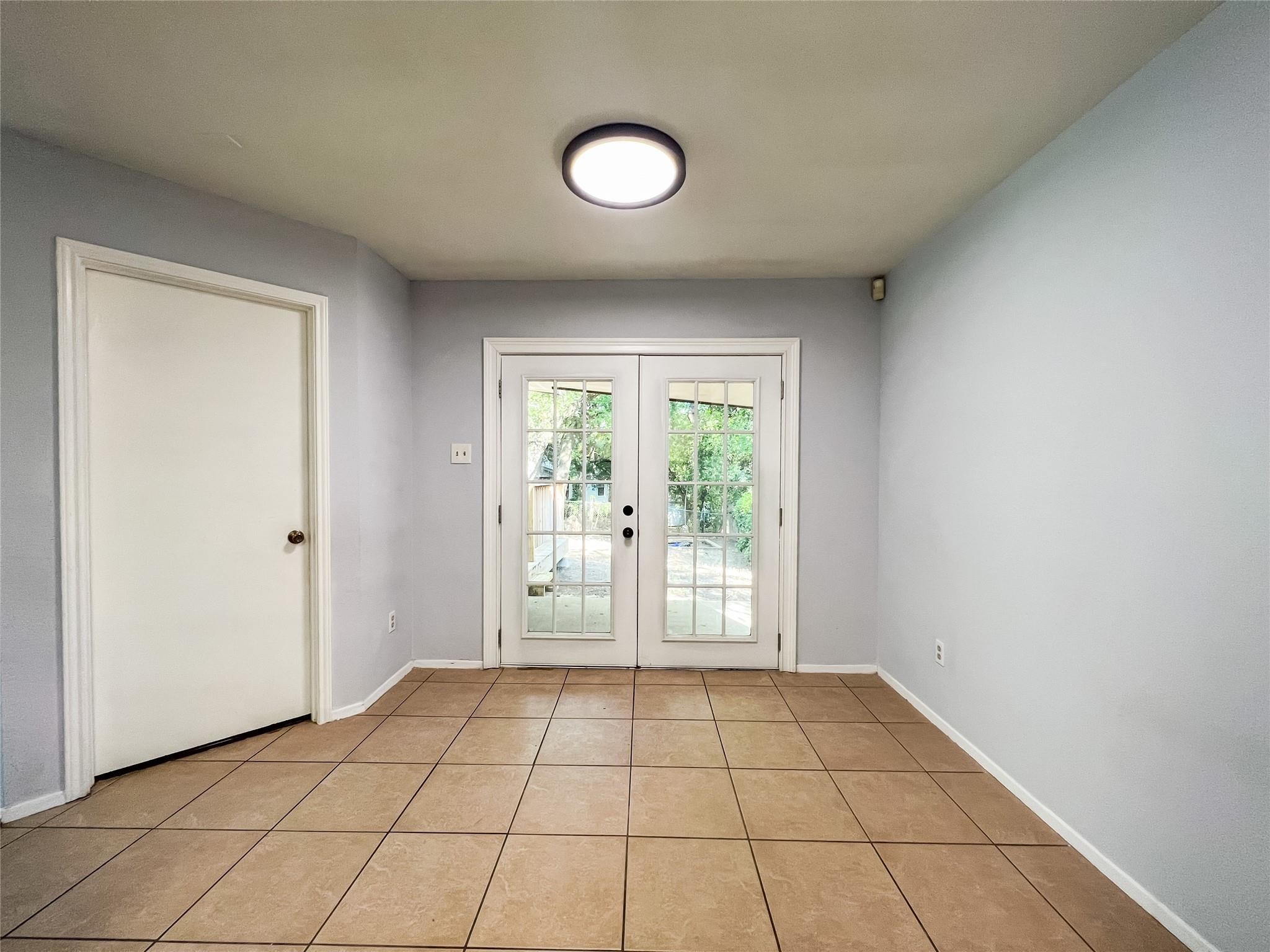12004 Thompkins DR