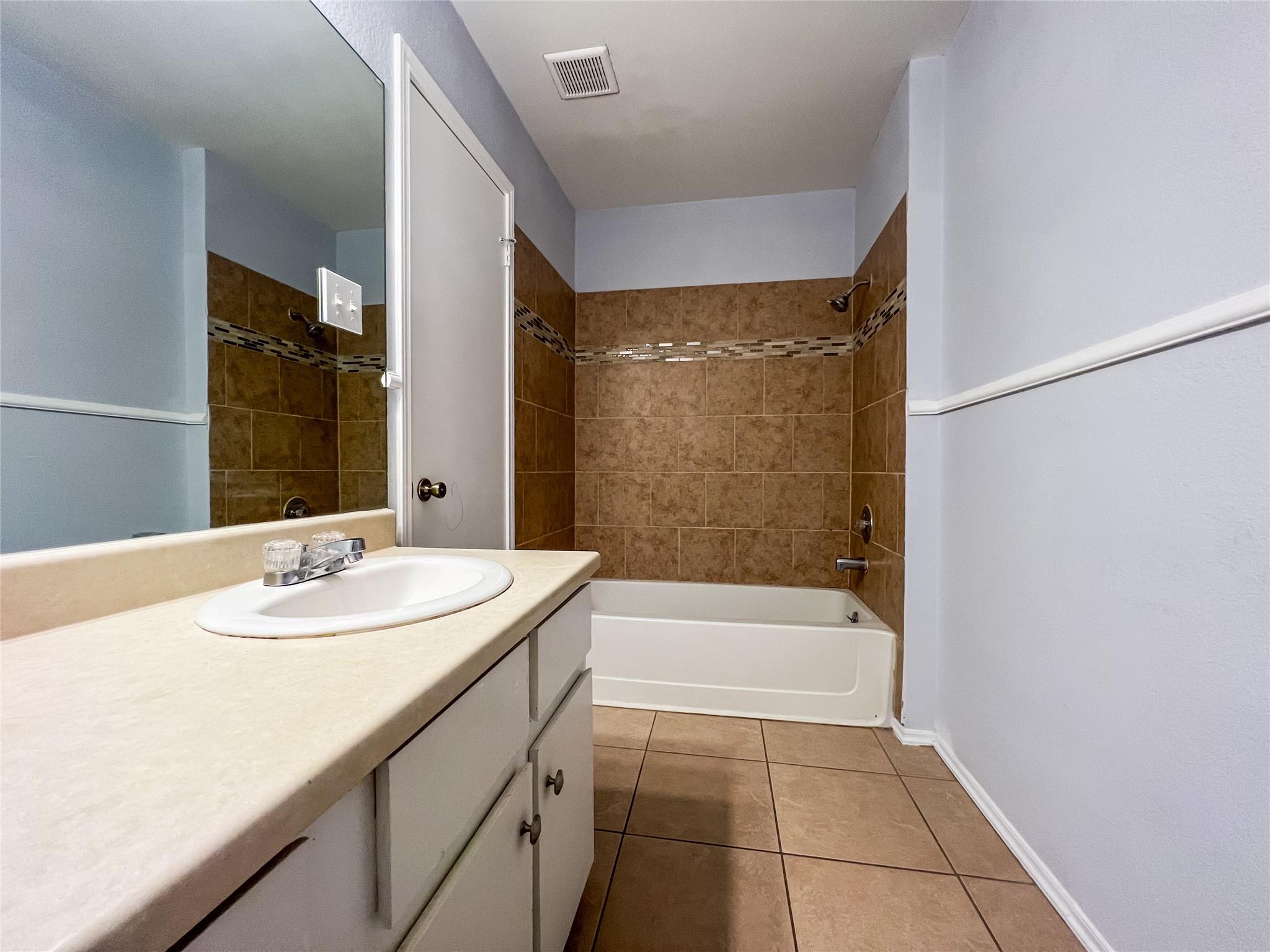 12004 Thompkins DR