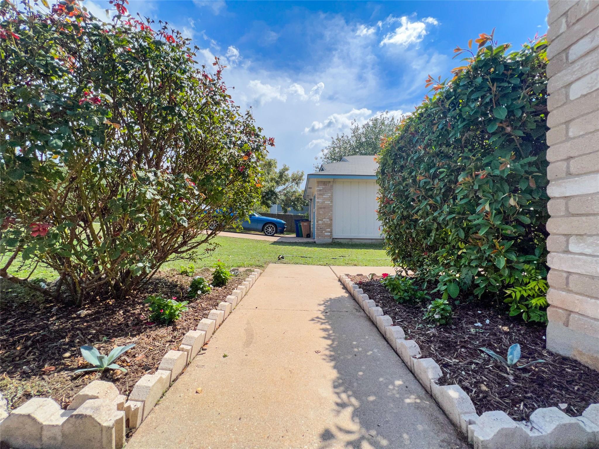 12004 Thompkins DR