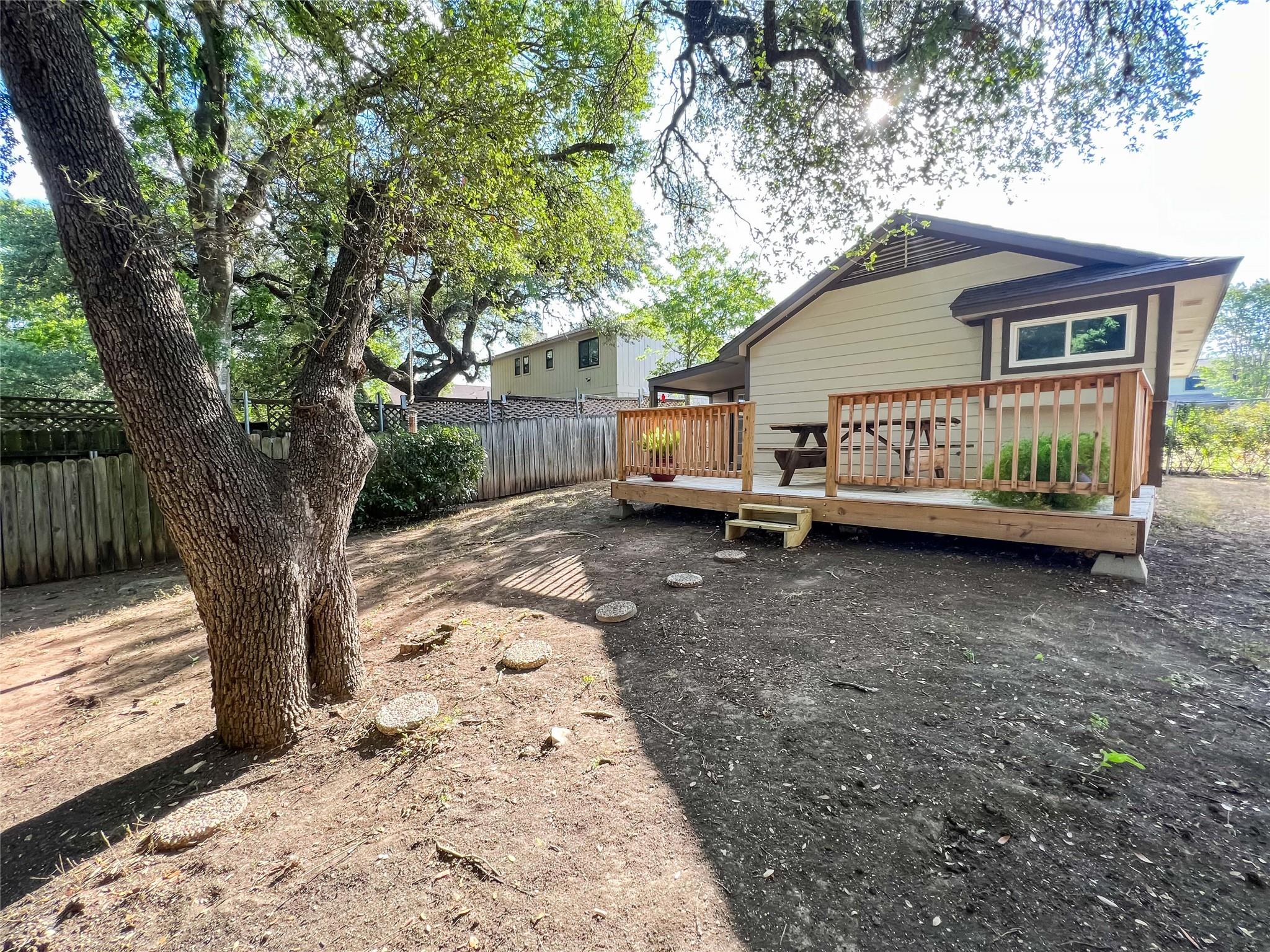 12004 Thompkins DR