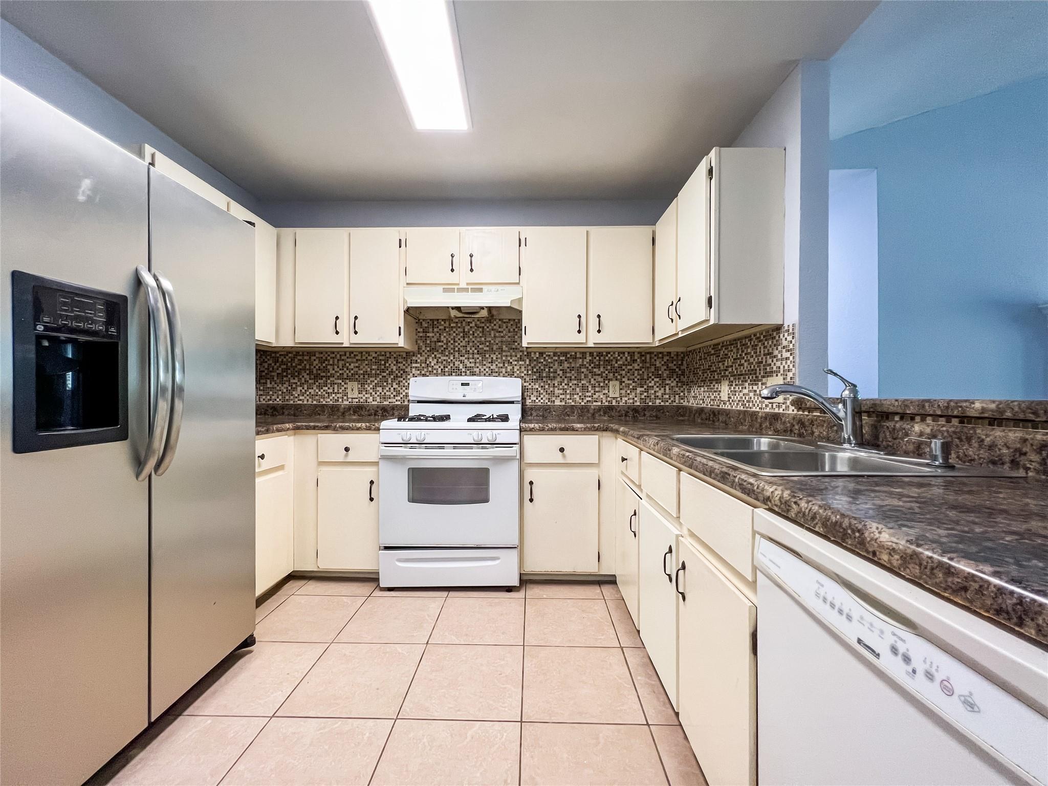 12004 Thompkins DR