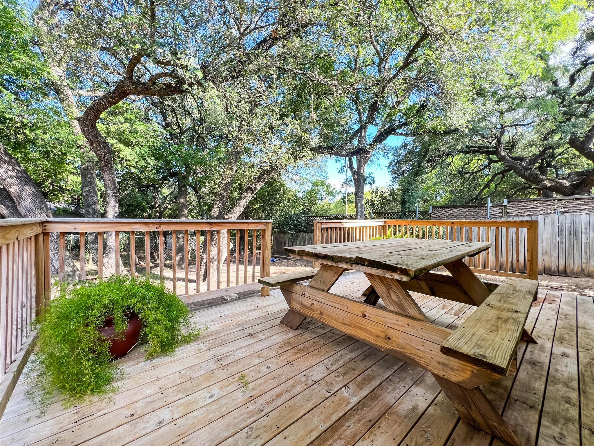 12004 Thompkins DR