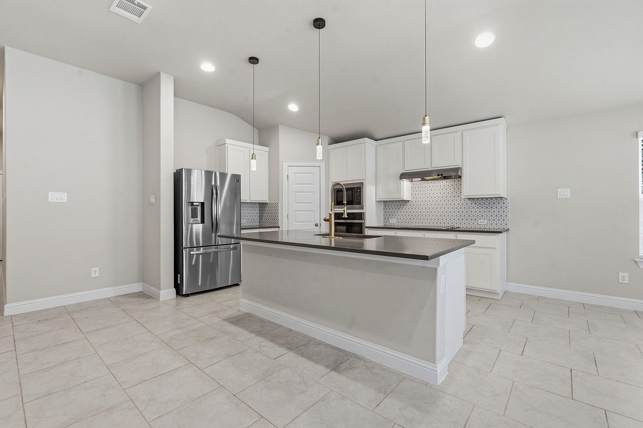 21204 Diamond CV
