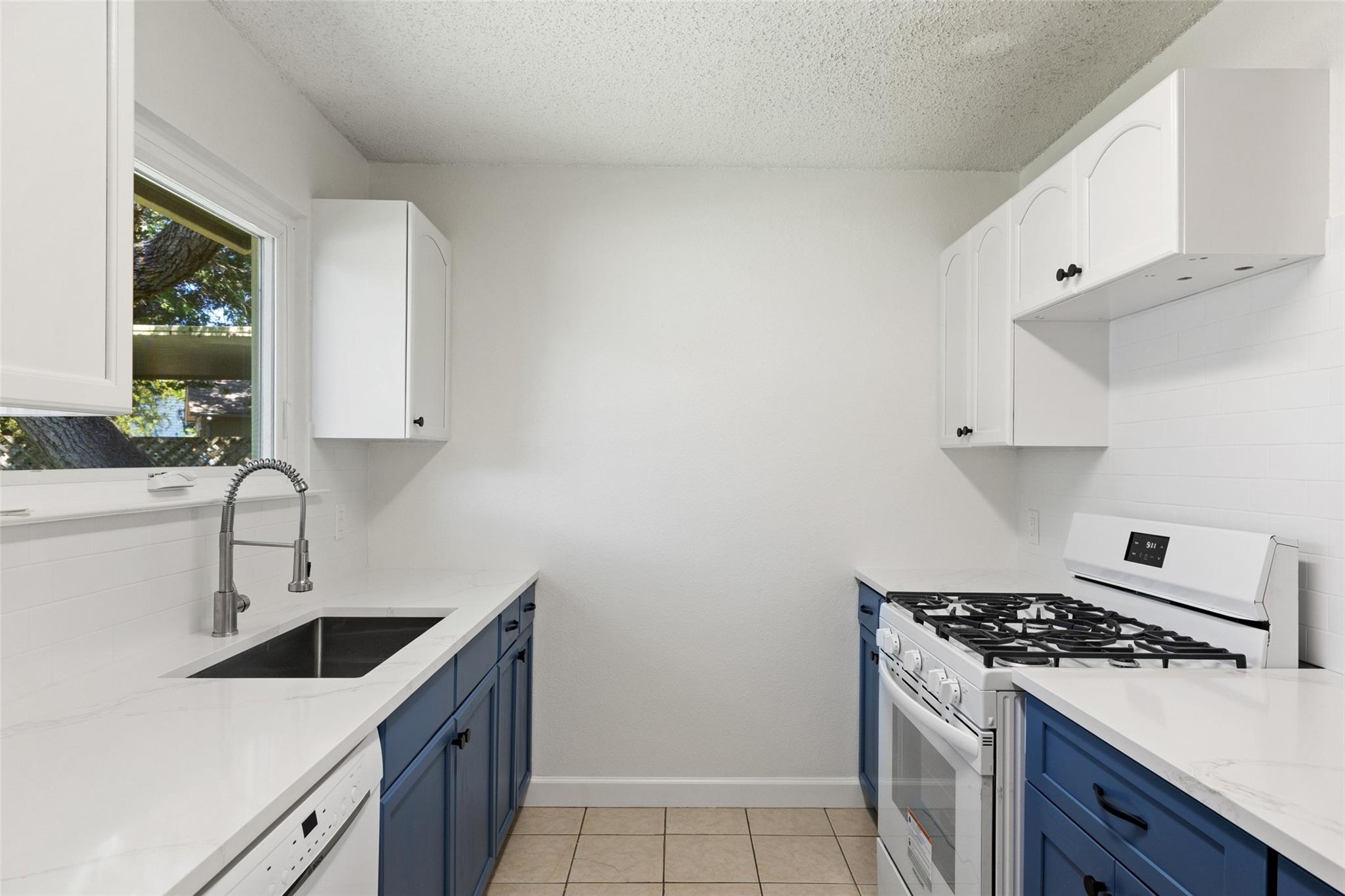 2808 Firecrest DR