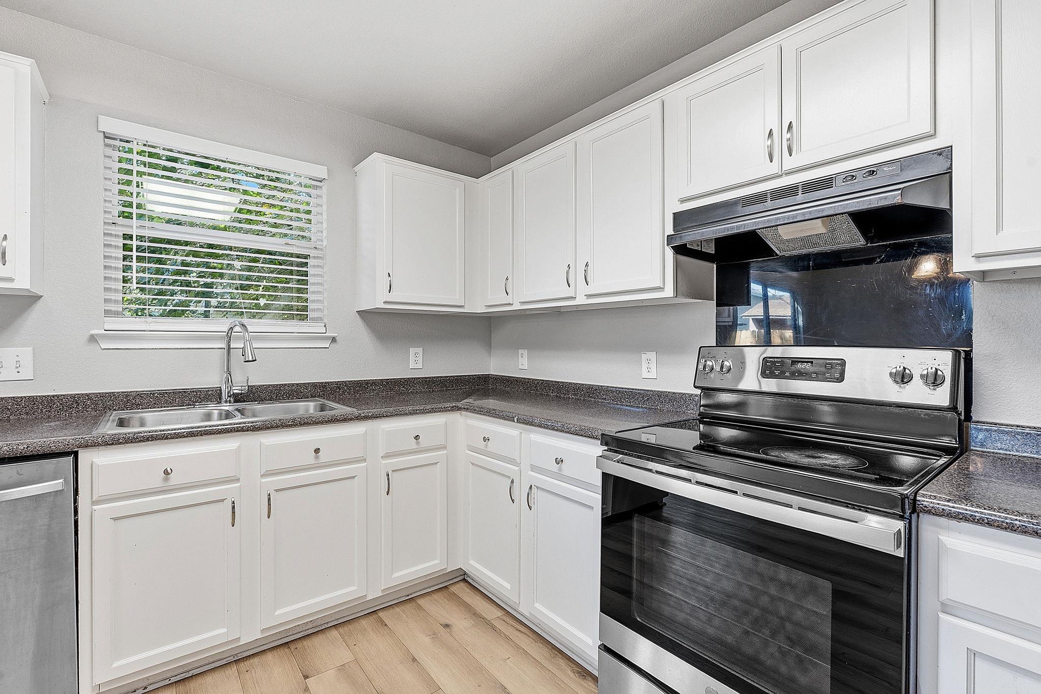 6736 Cornish Hen LN