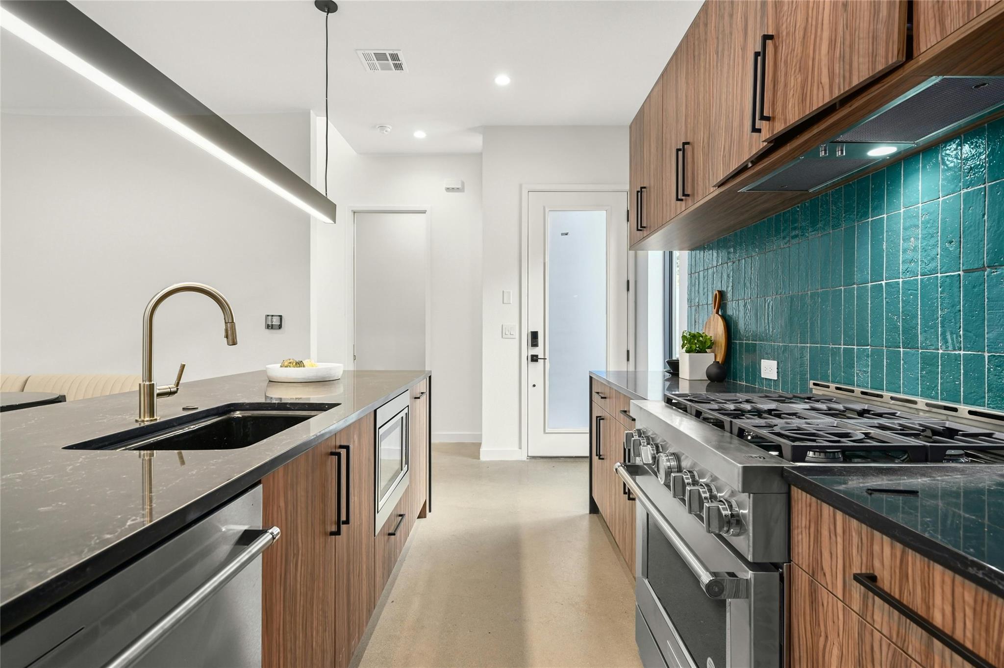 219 Lessin LN Unit 6