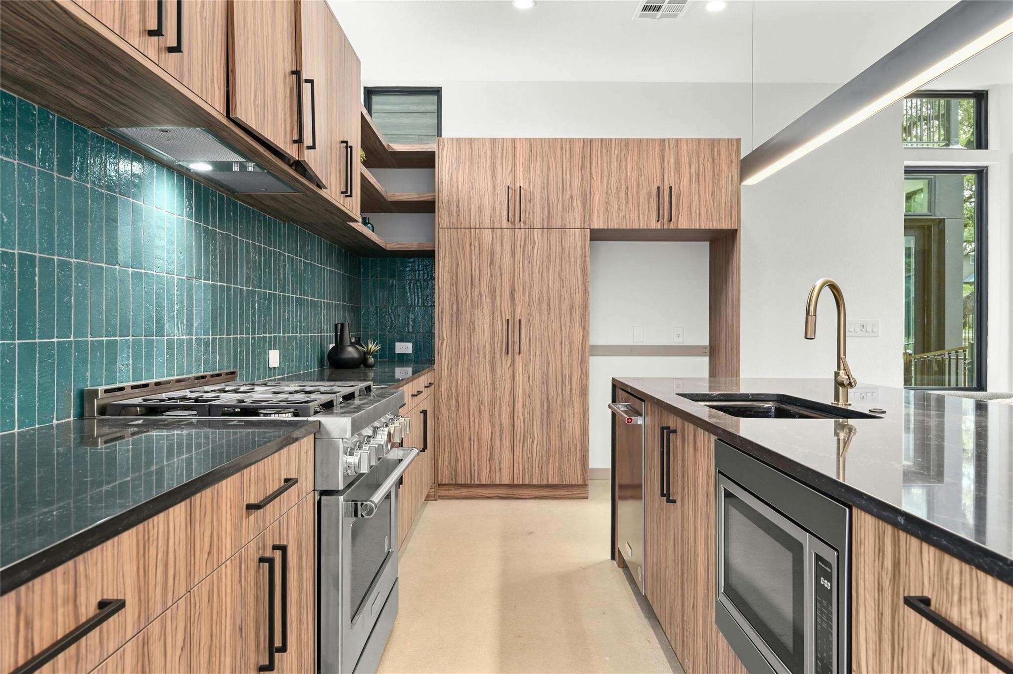 219 Lessin LN Unit 6