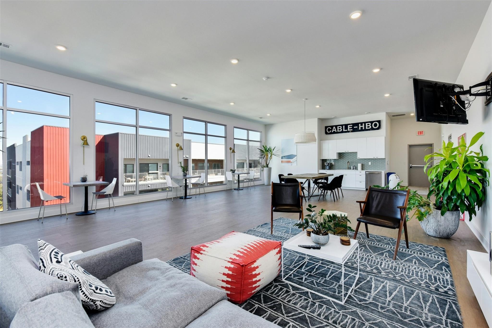 4361 S Congress Ave # 333