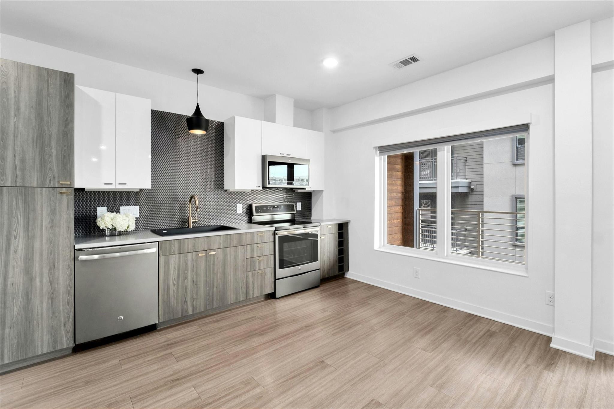 4361 S Congress Ave # 333