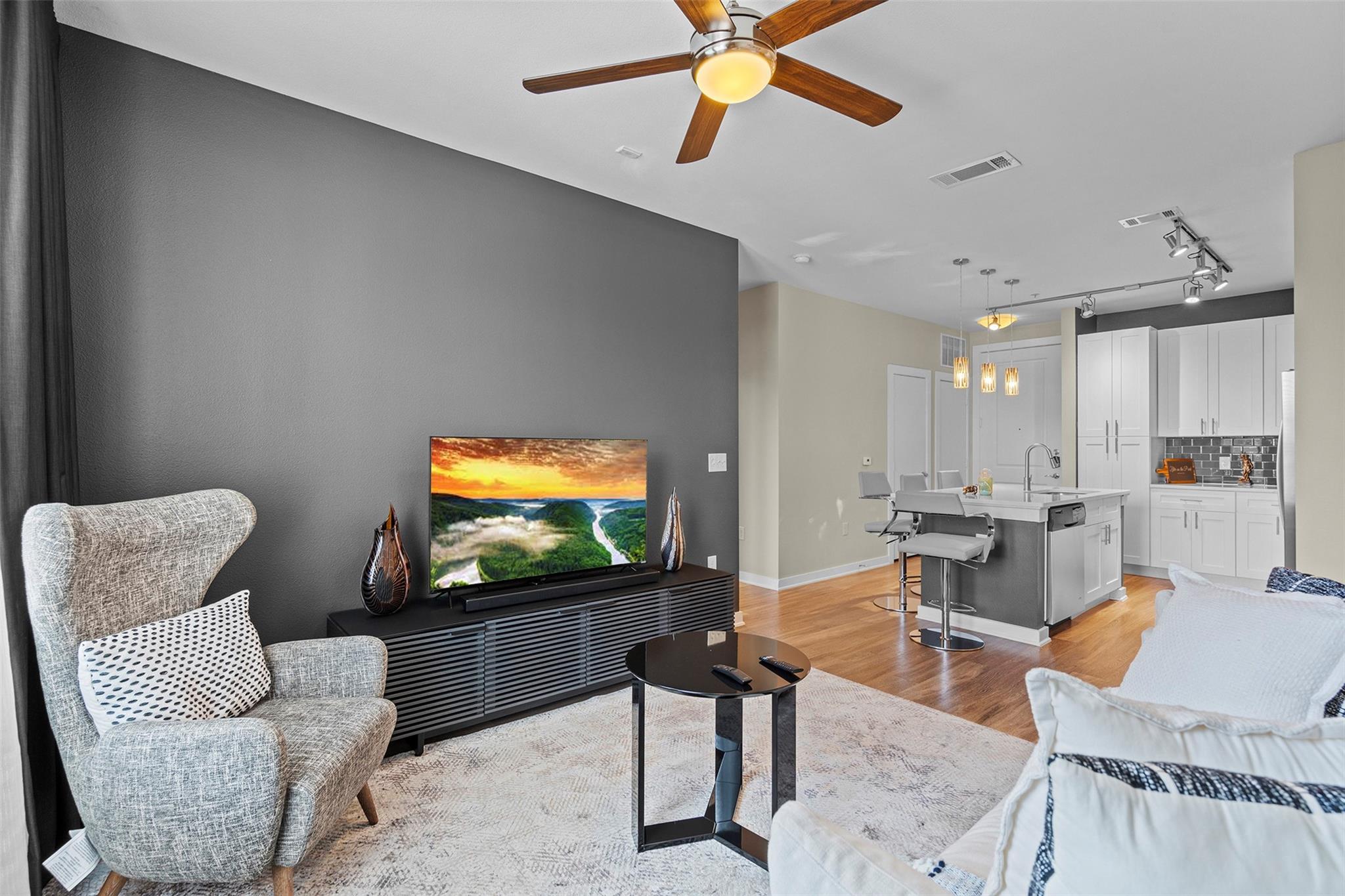 1900 Barton Springs RD # 5027