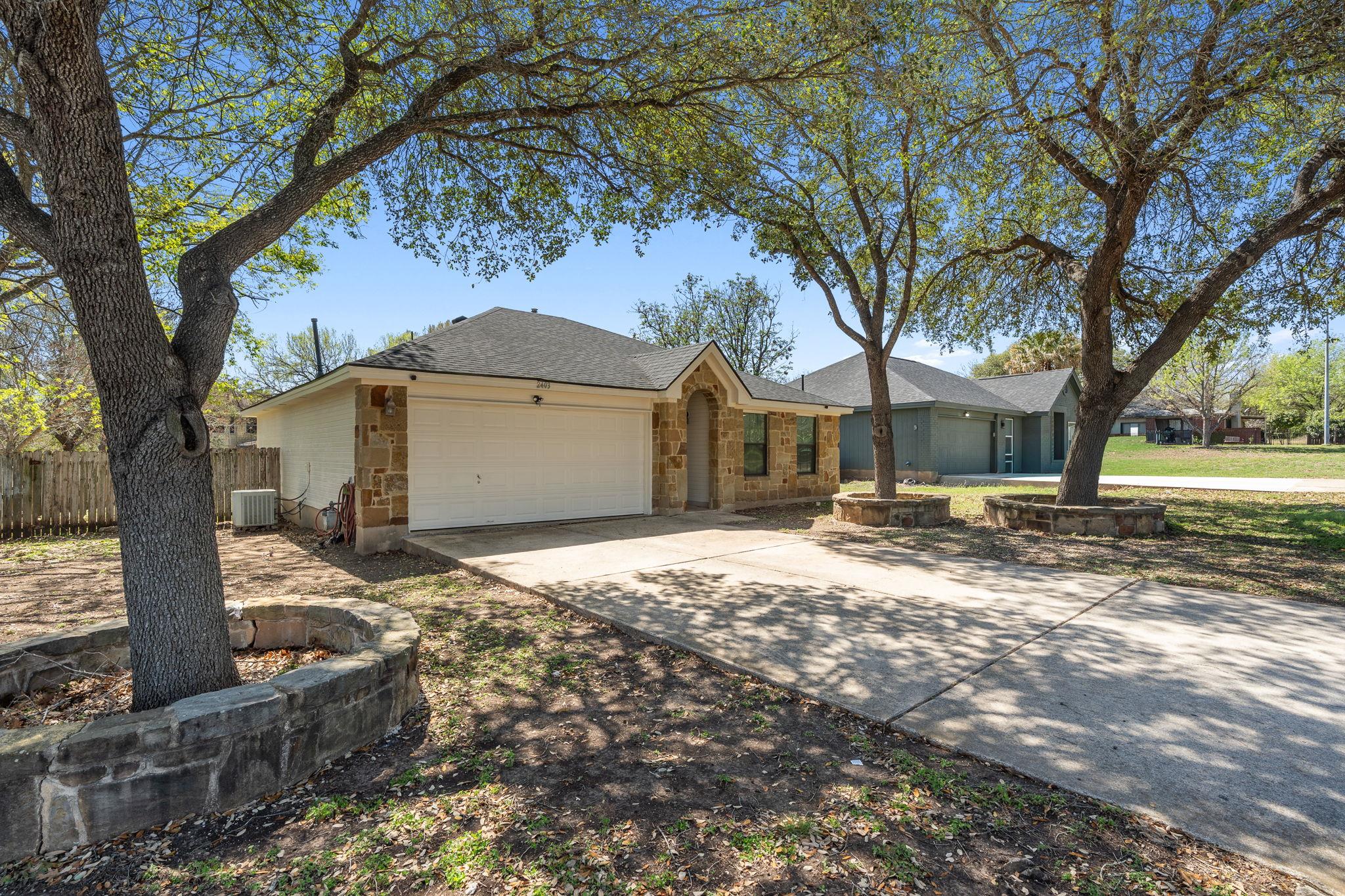2403 Lendall LN