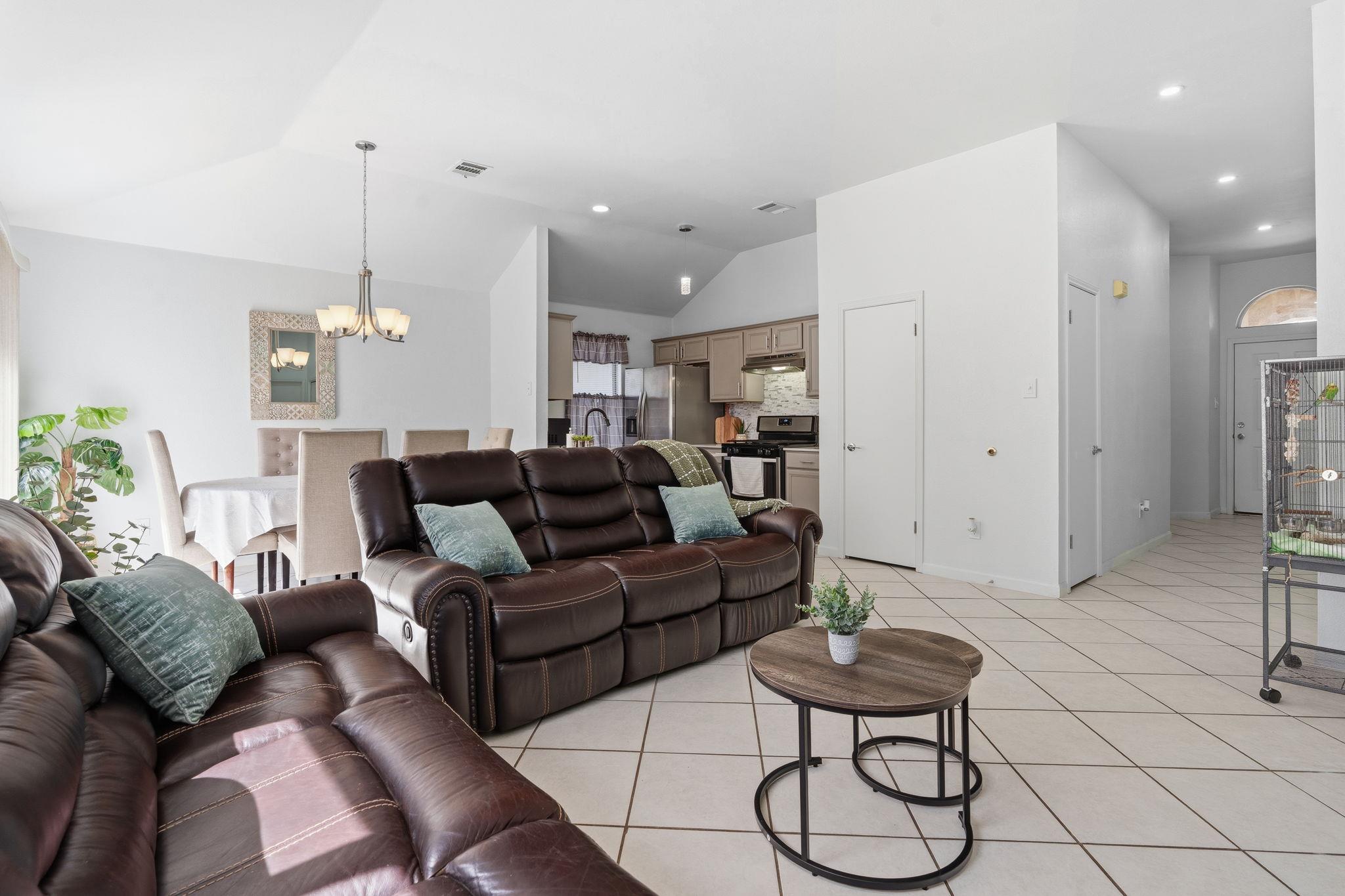 2403 Lendall LN