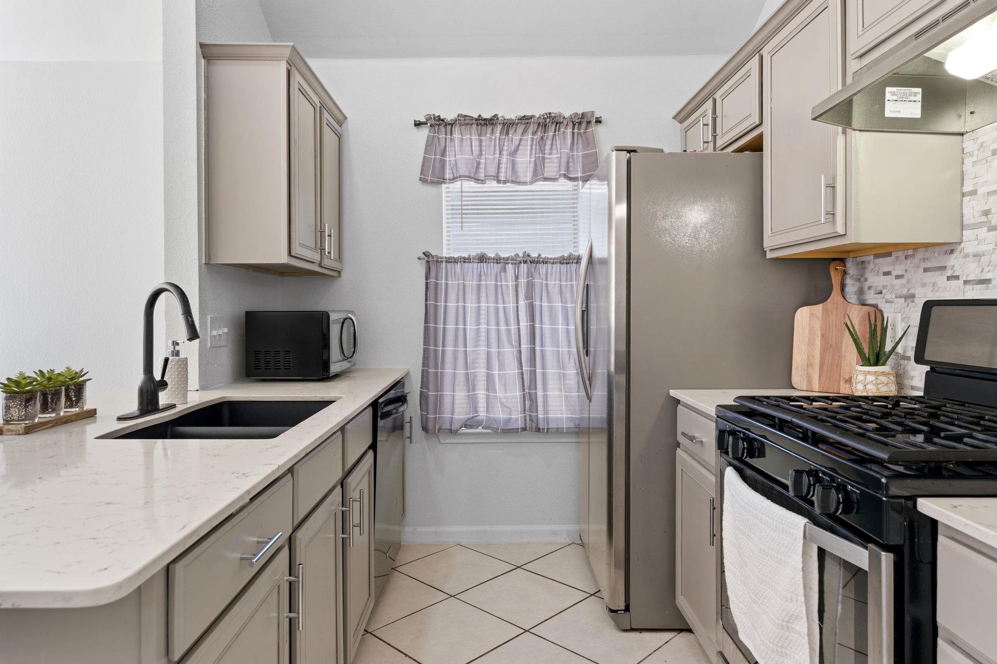 2403 Lendall LN