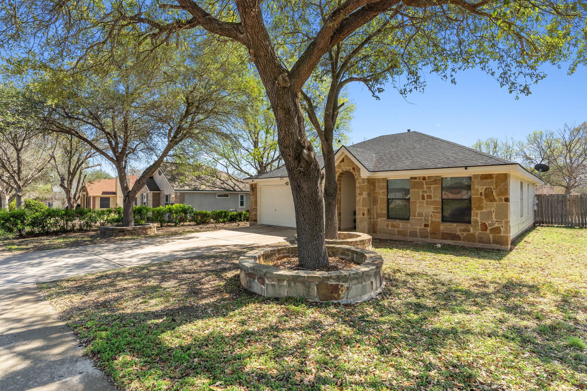2403 Lendall LN
