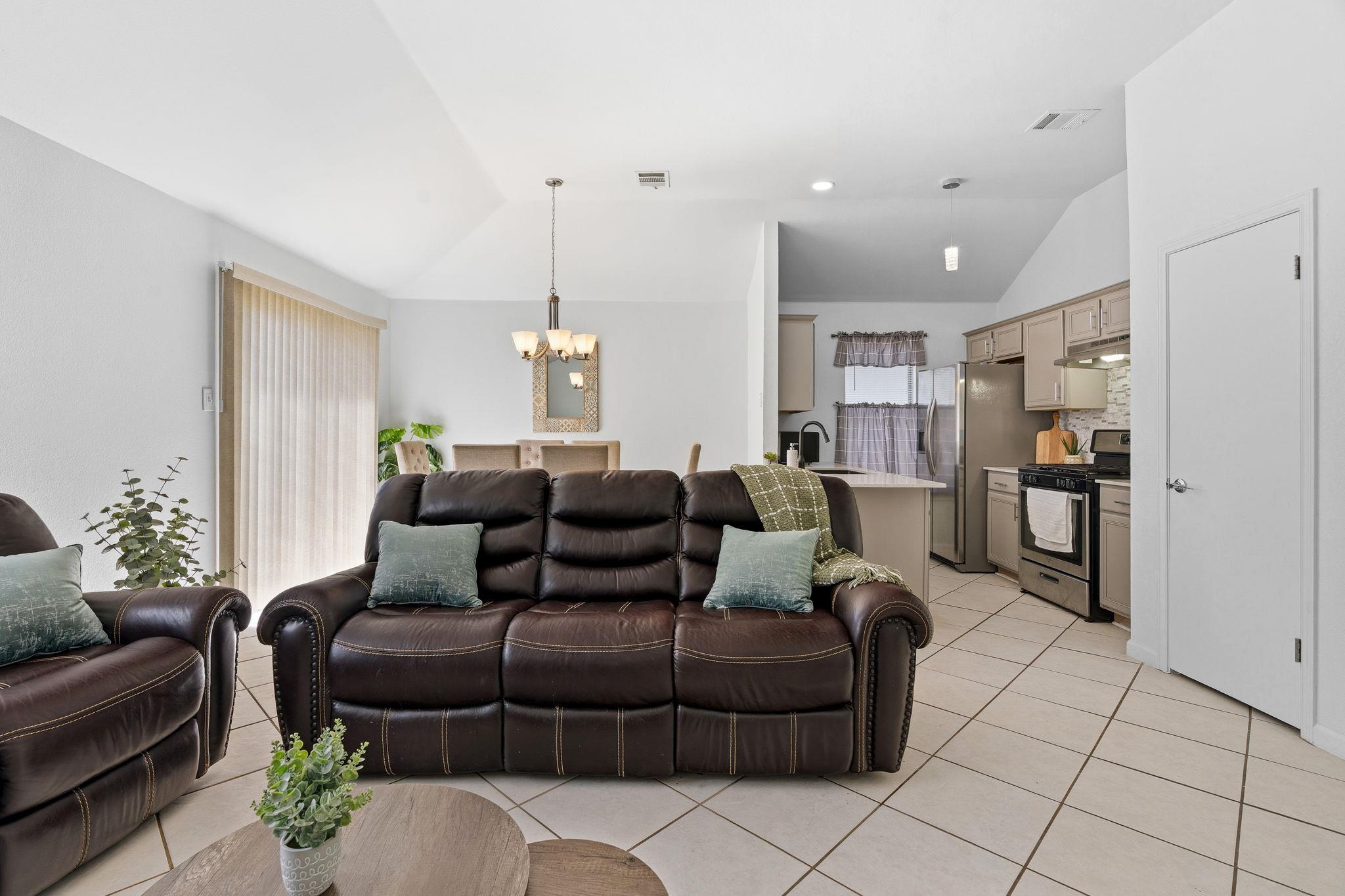 2403 Lendall LN