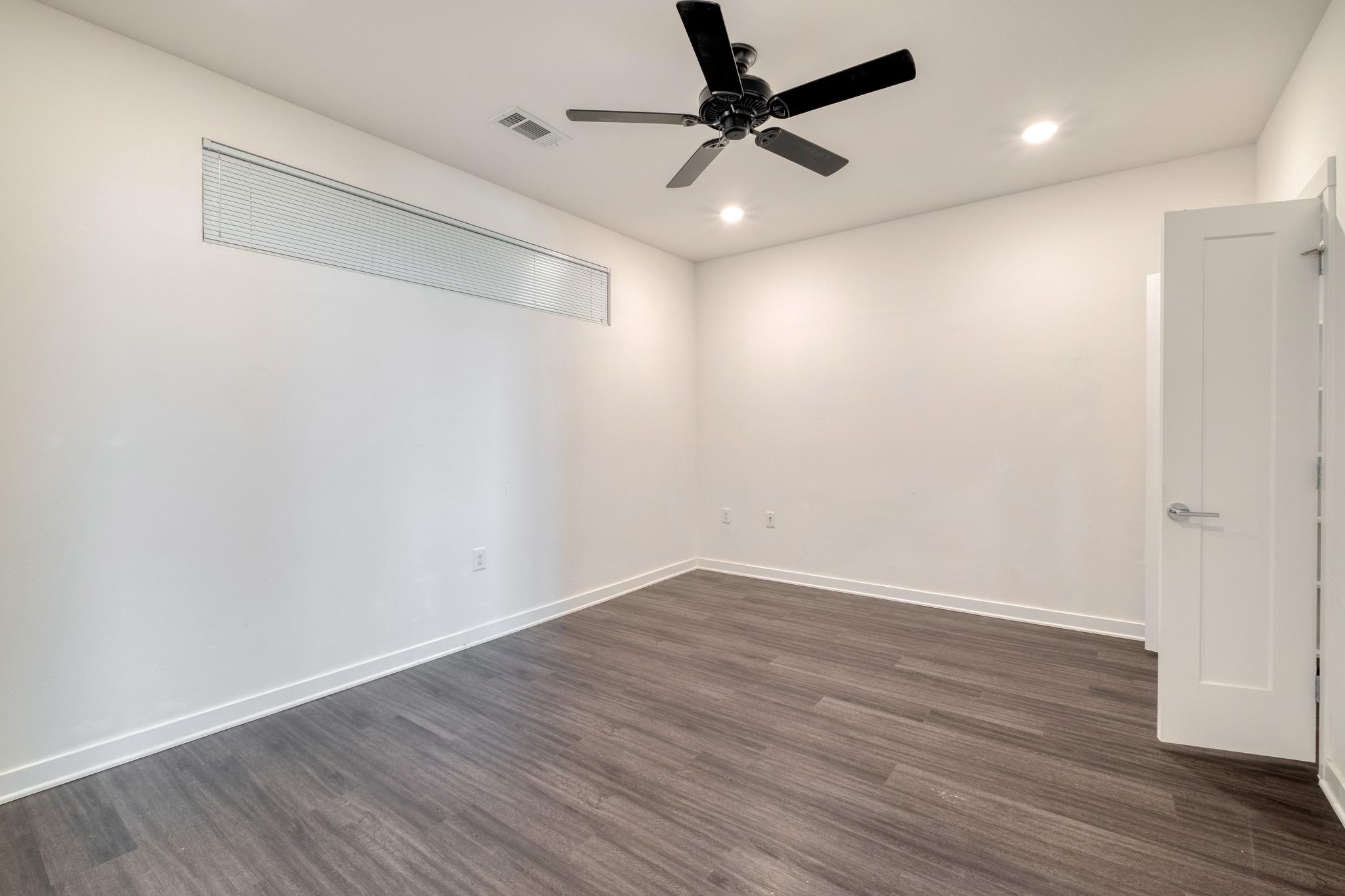4361 S Congress Ave # 527