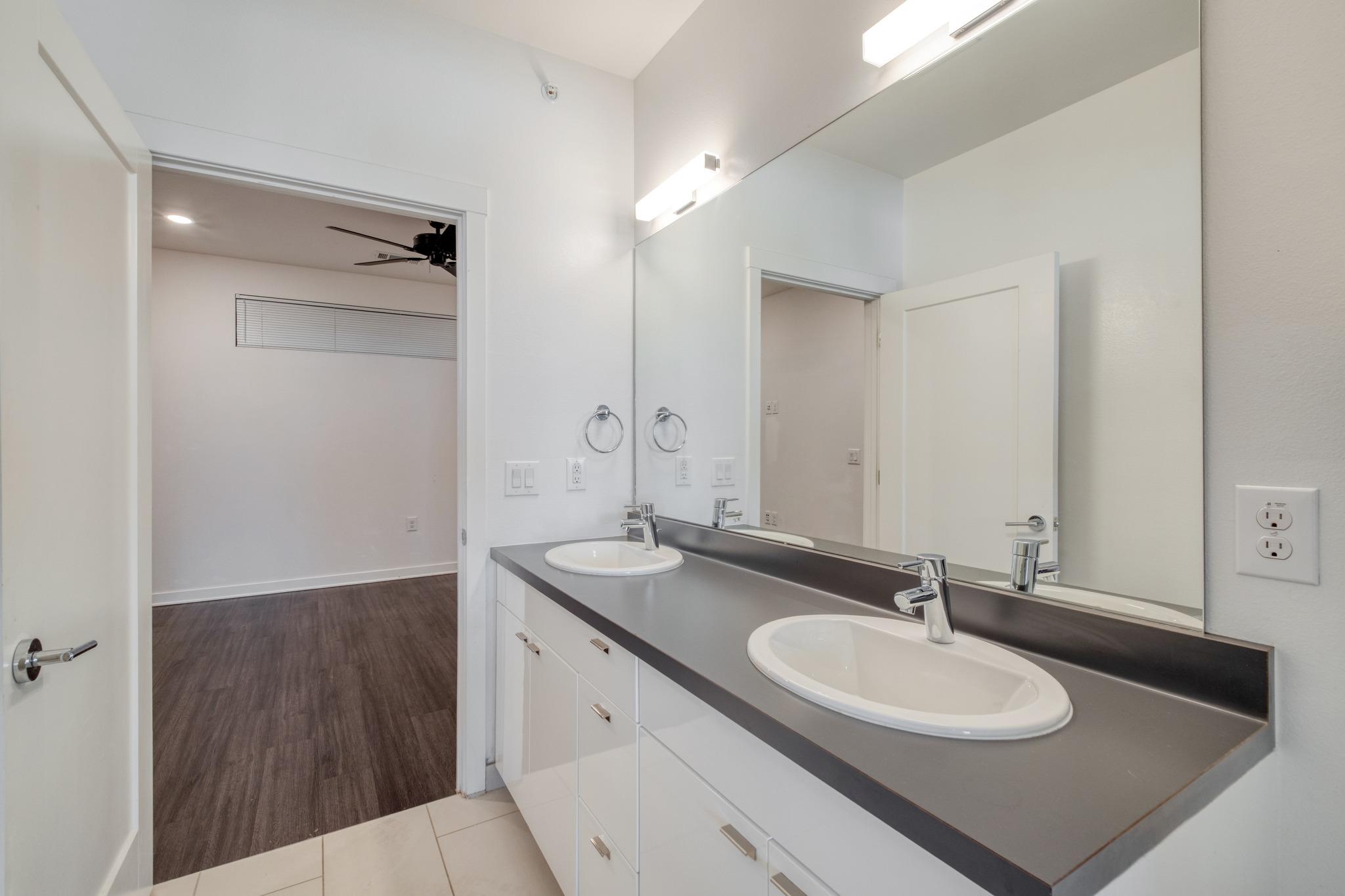 4361 S Congress Ave # 527