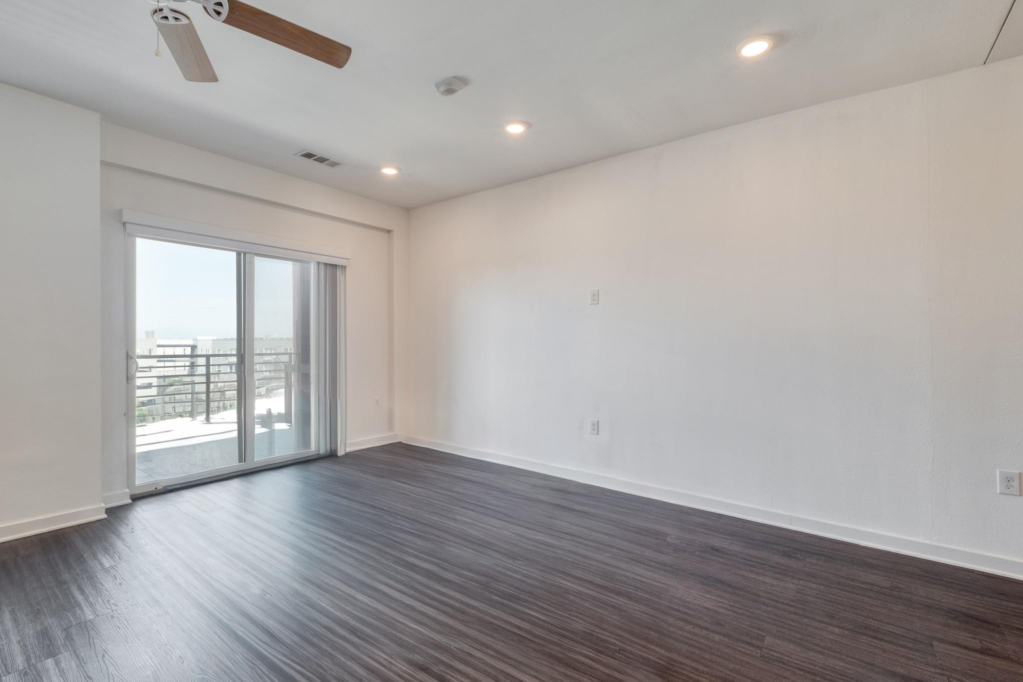 4361 S Congress Ave # 527