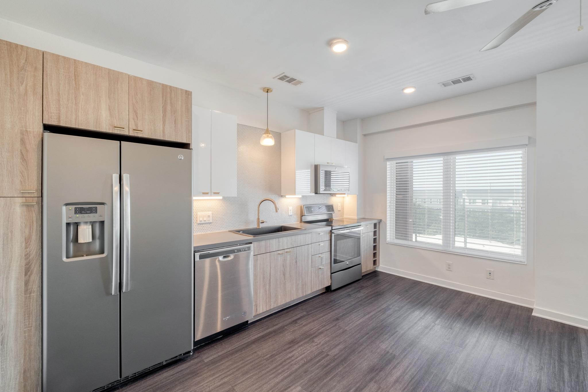 4361 S Congress Ave # 527