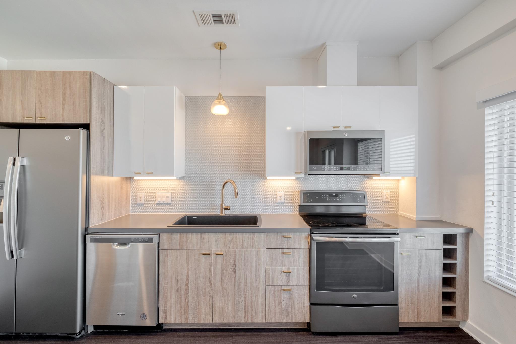 4361 S Congress Ave # 527