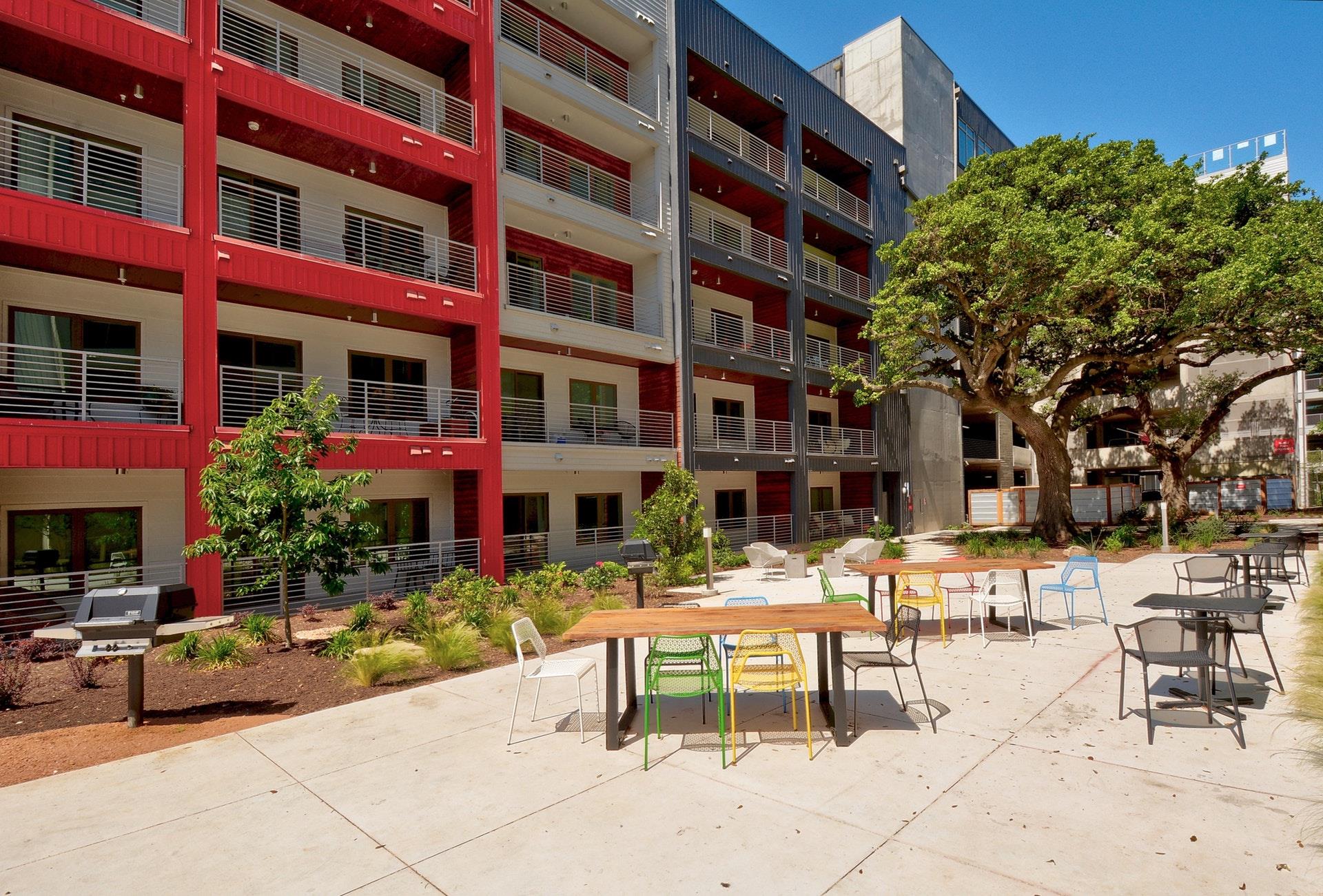 4361 S Congress Ave # 527