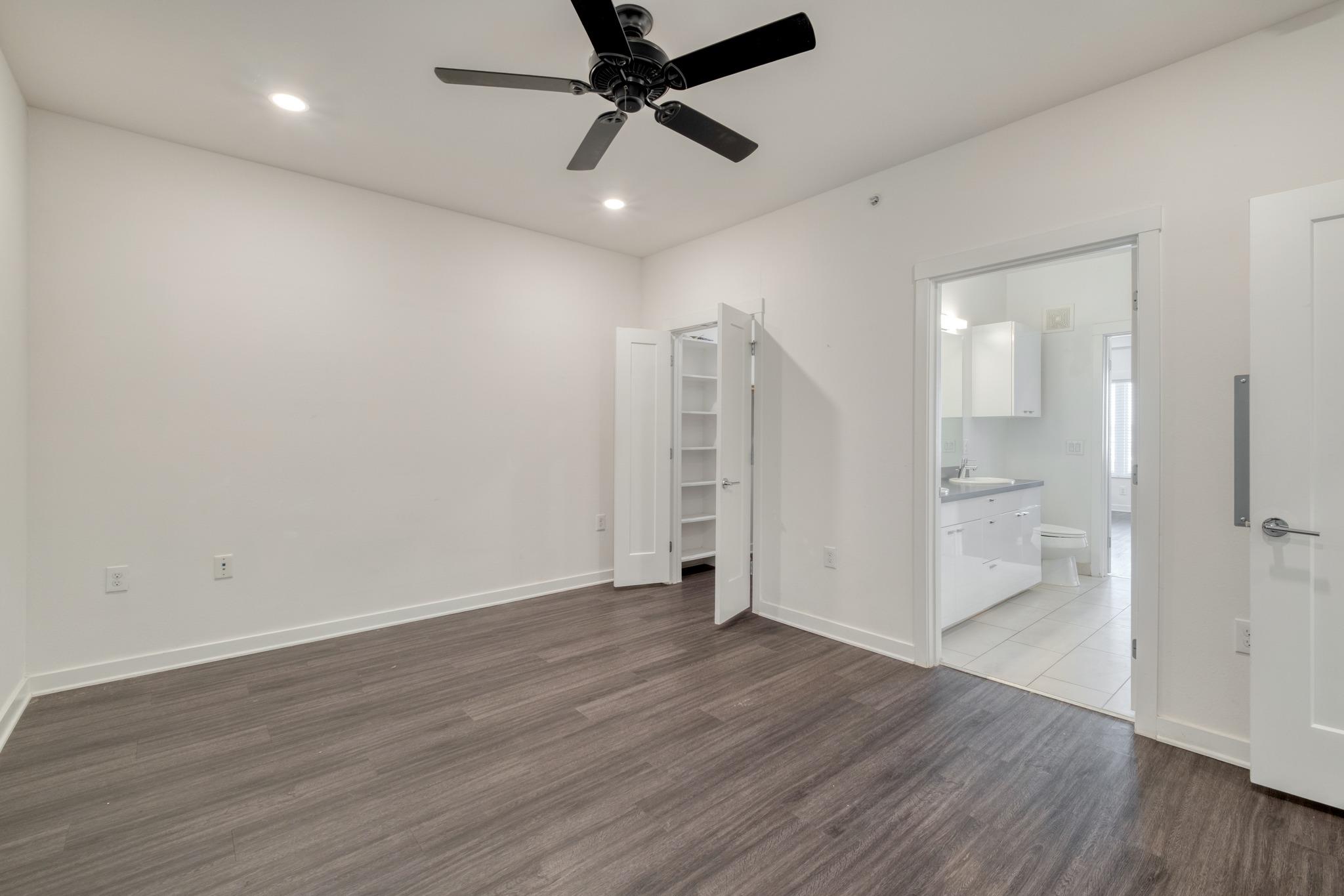 4361 S Congress Ave # 527