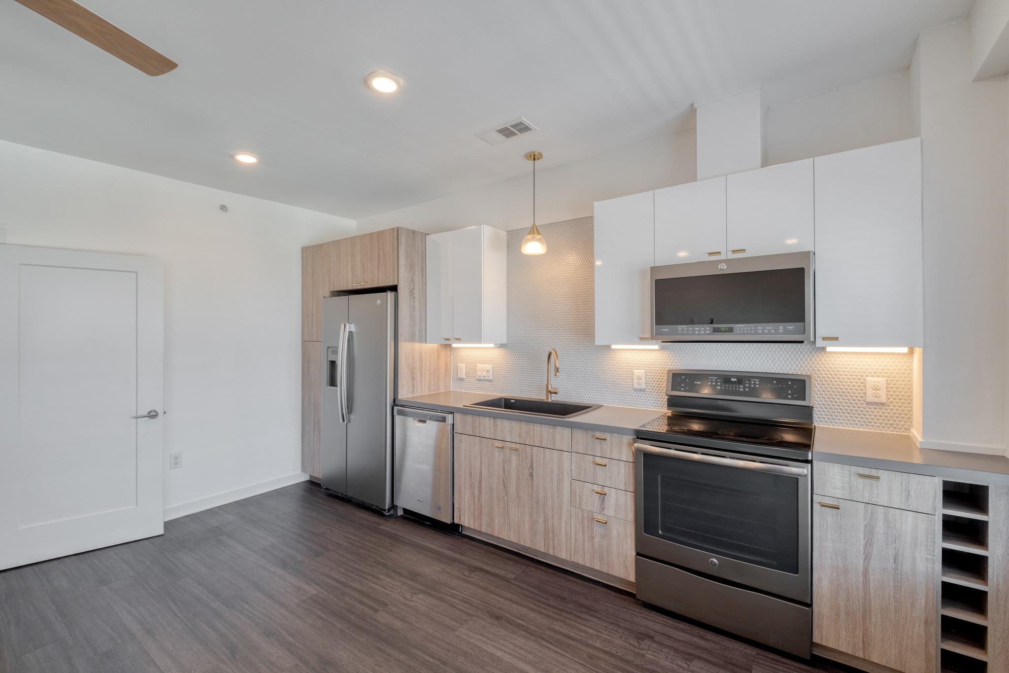 4361 S Congress Ave # 527