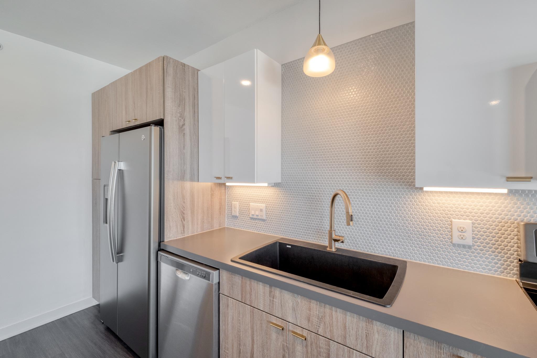 4361 S Congress Ave # 527