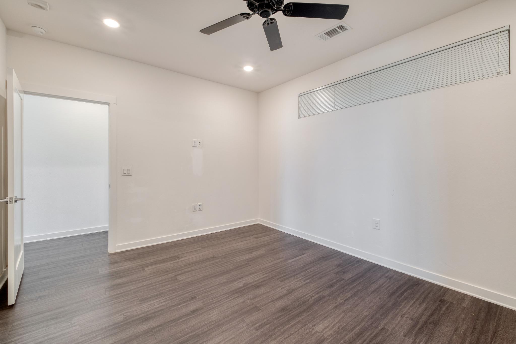 4361 S Congress Ave # 527