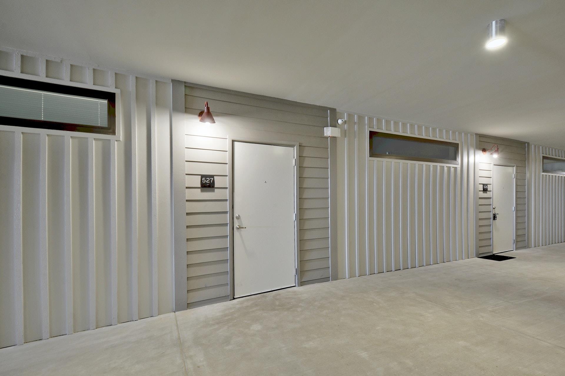 4361 S Congress Ave # 527