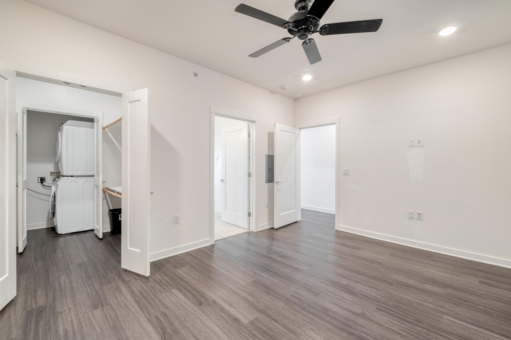 4361 S Congress Ave # 527