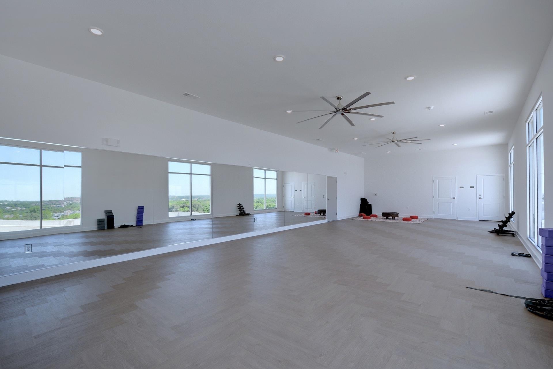 4361 S Congress Ave # 527