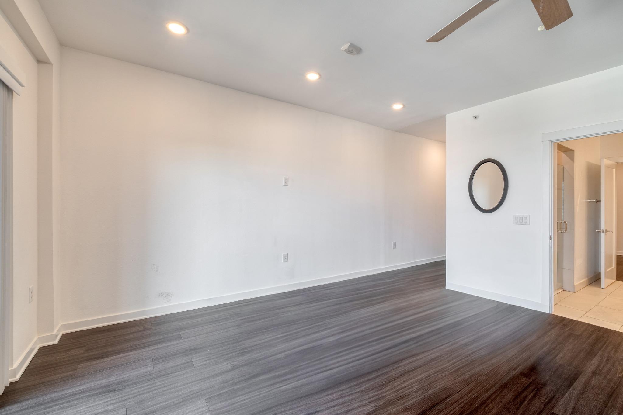 4361 S Congress Ave # 527