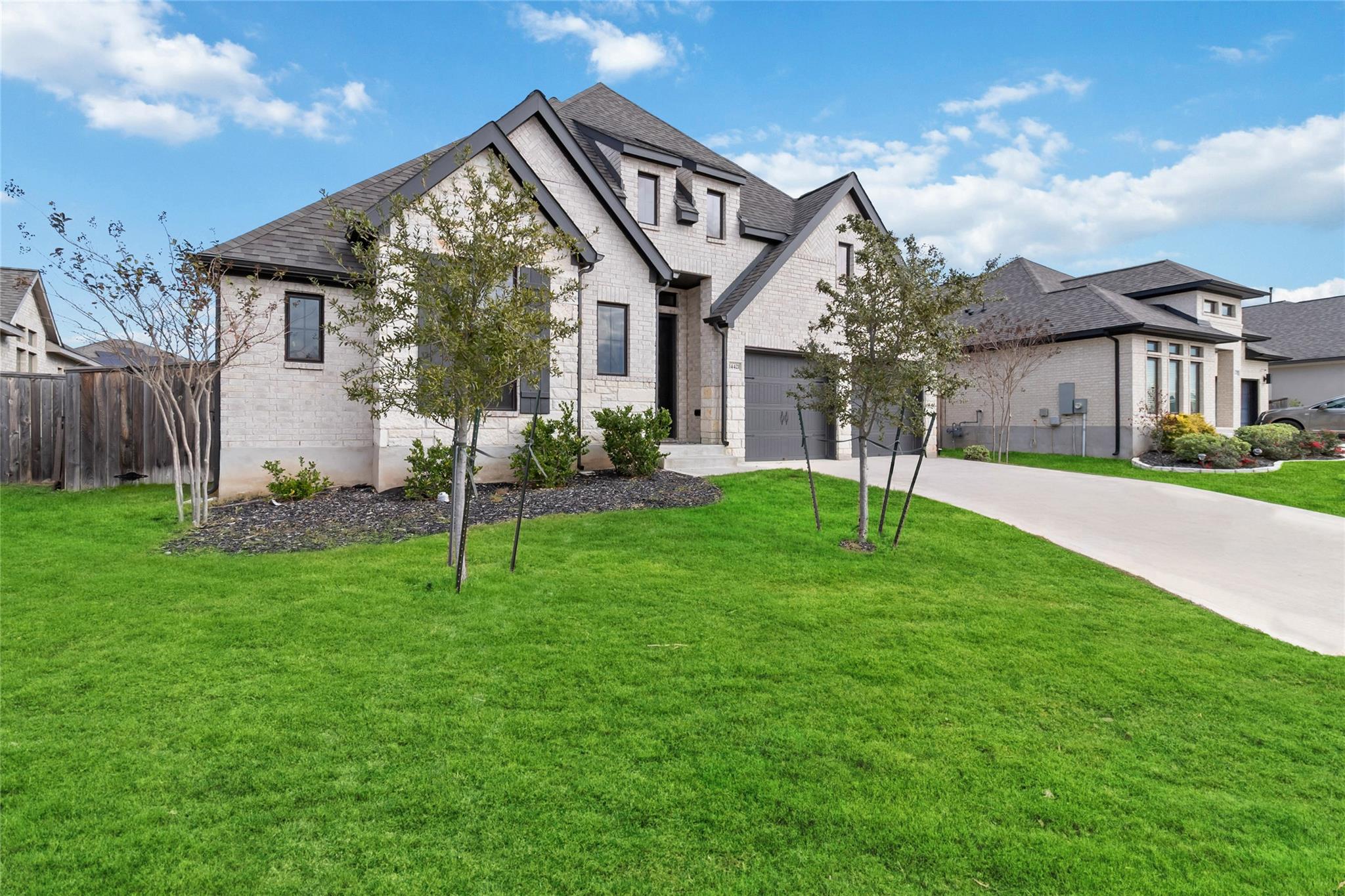 14421 Kira LN