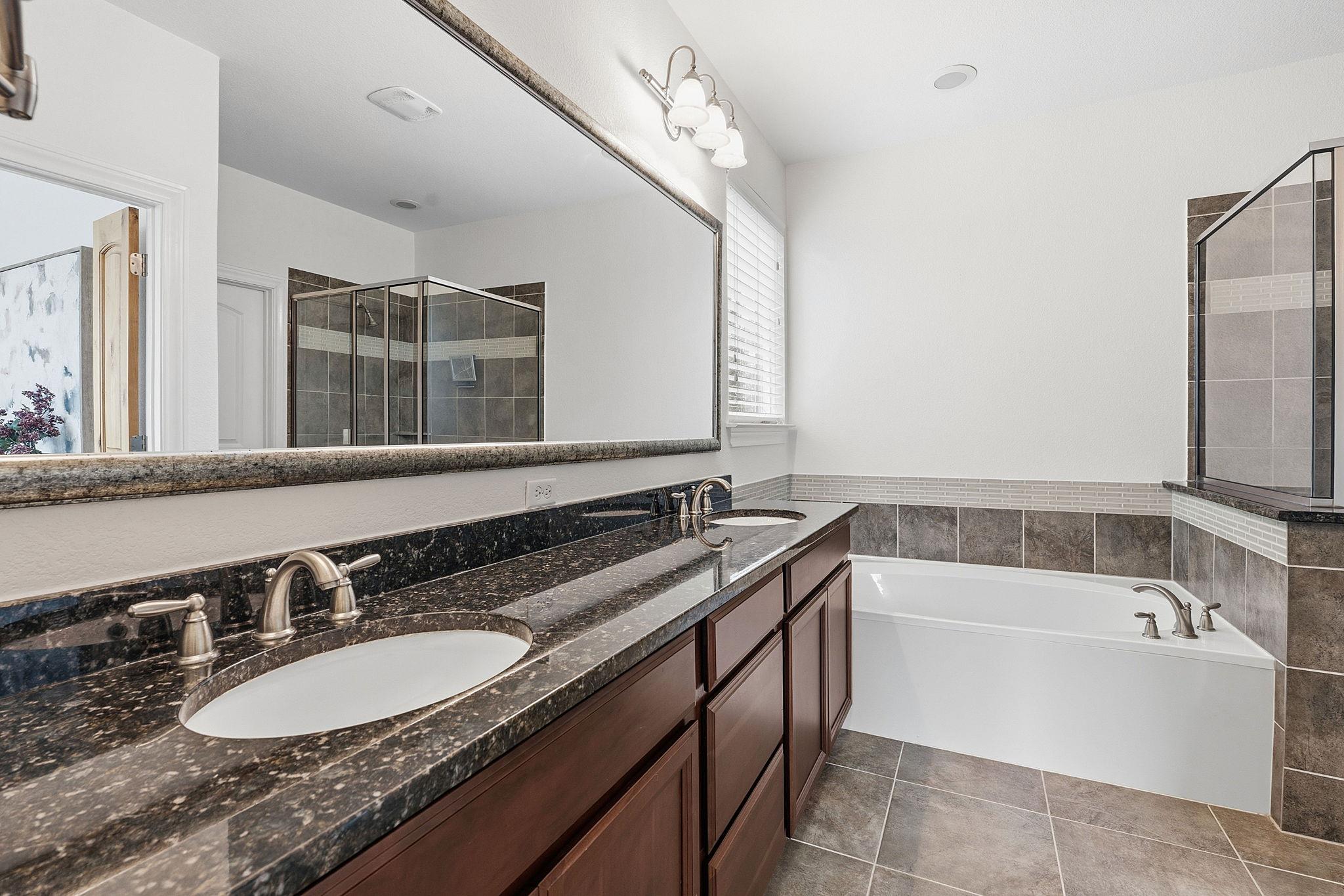 9205 Villa Norte DR