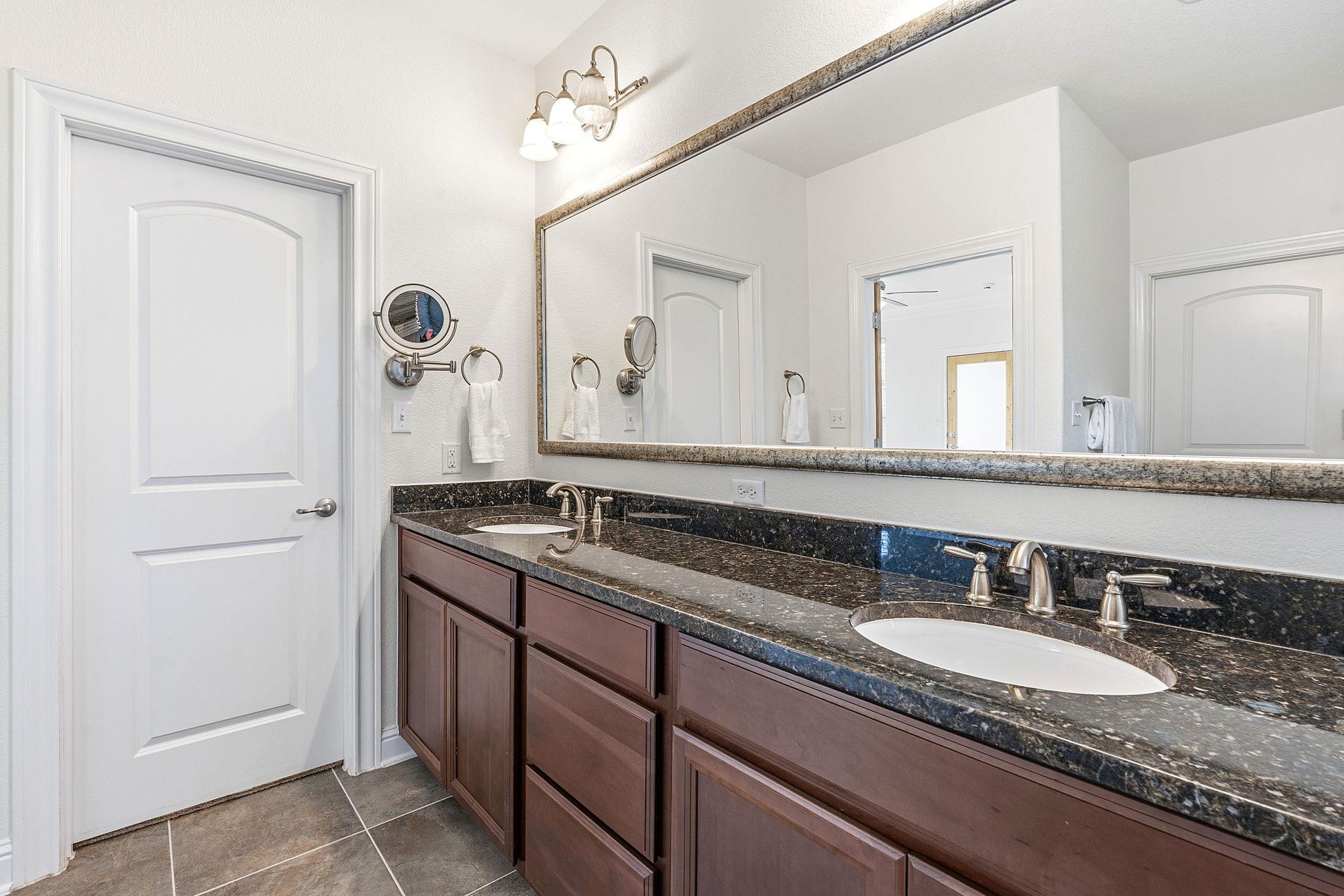 9205 Villa Norte DR