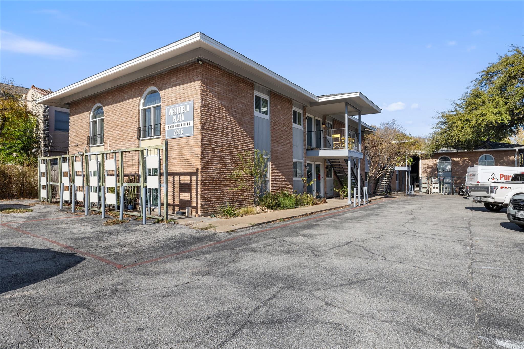 2208 Enfield RD # 207