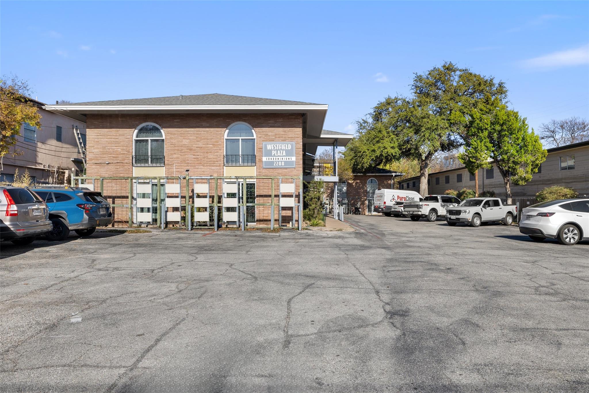 2208 Enfield RD # 207