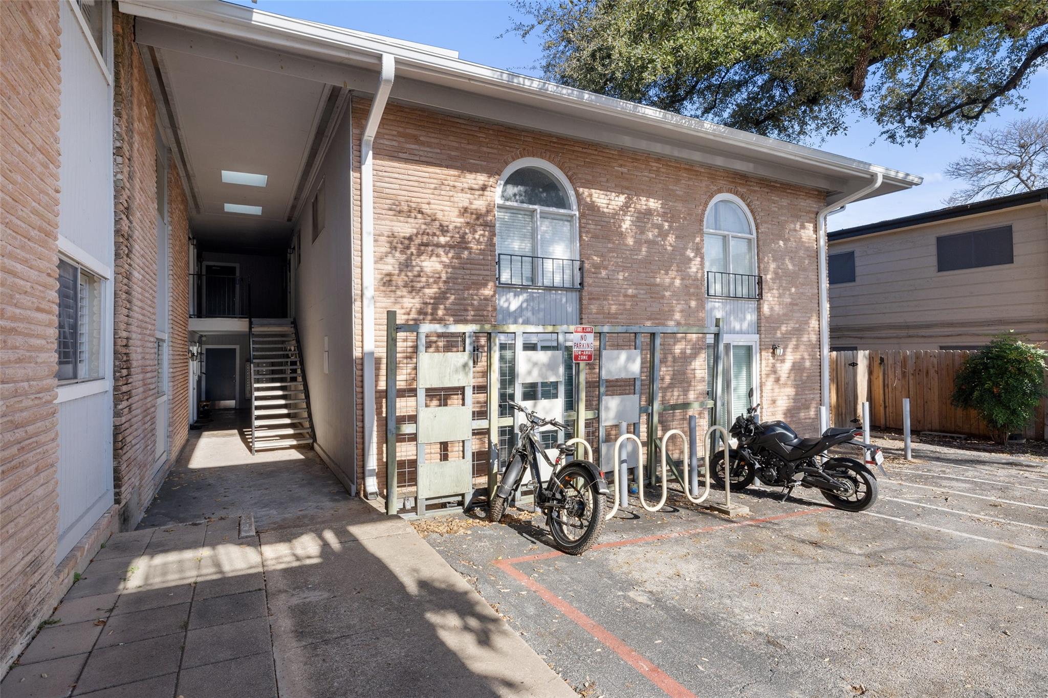 2208 Enfield RD # 207