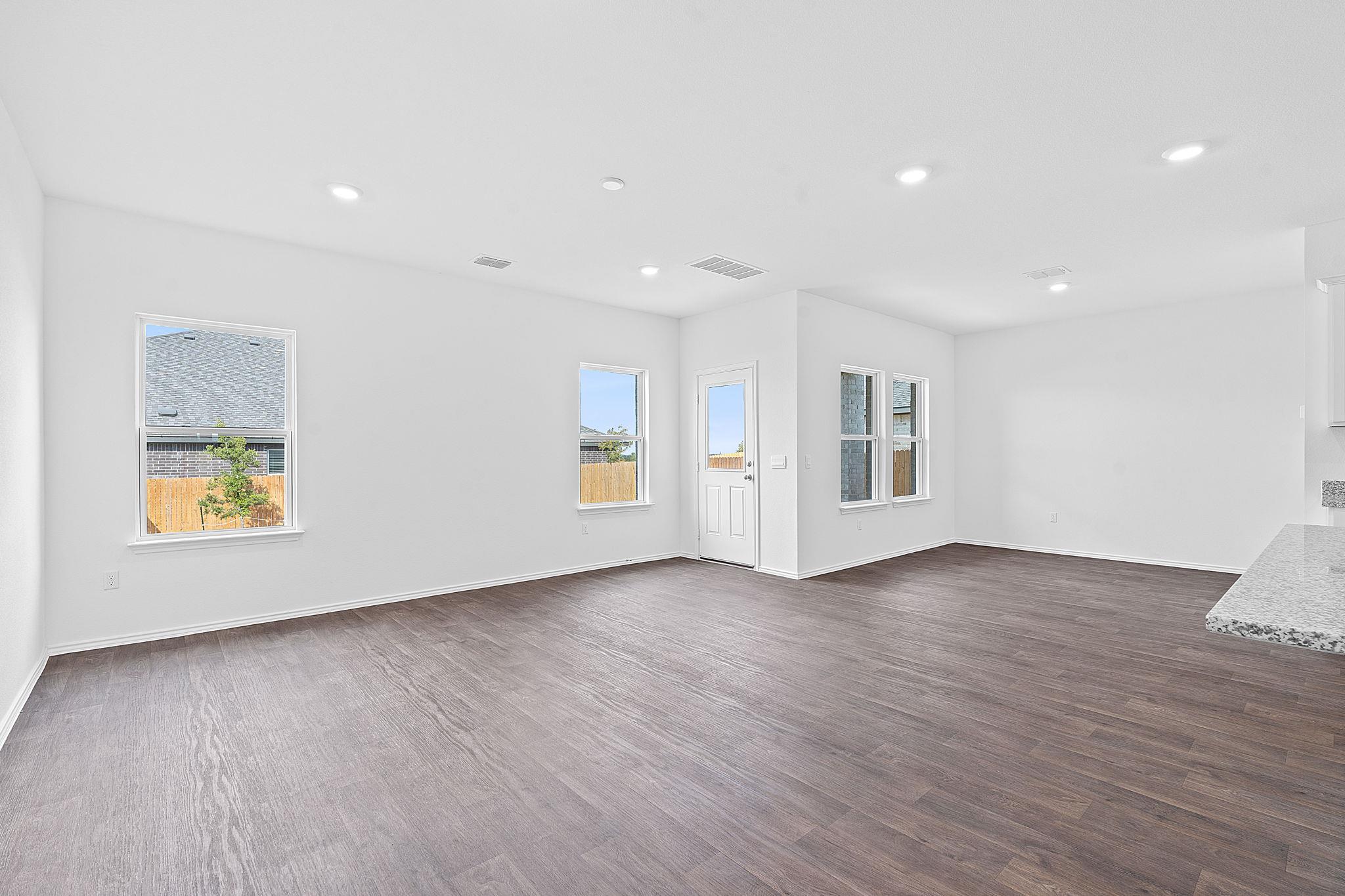 18500-B Empire PATH, Manor