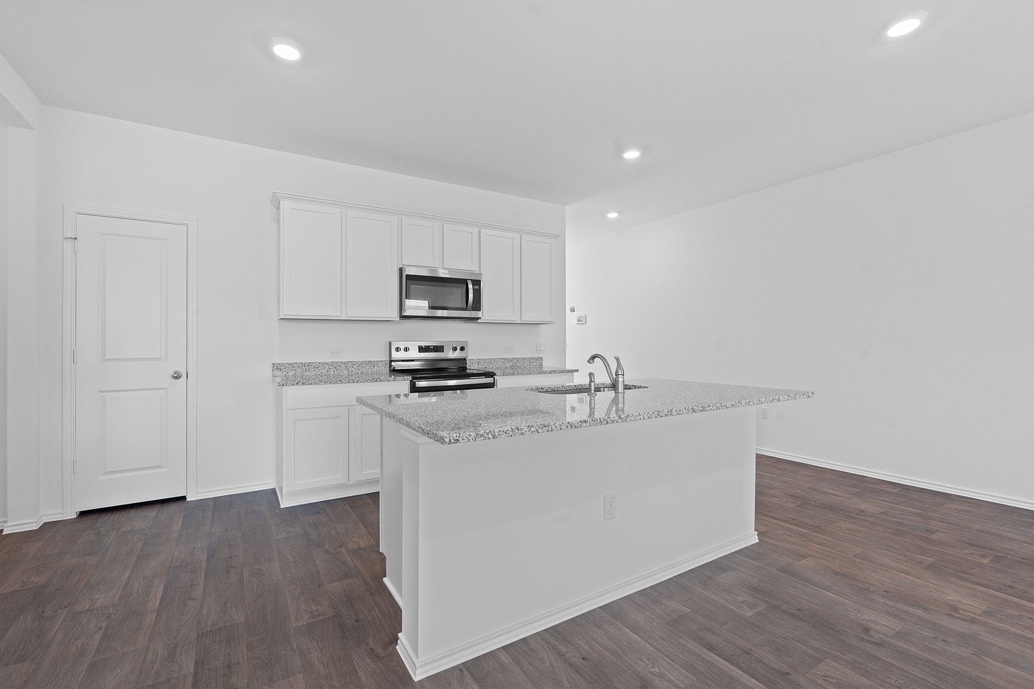 18500-B Empire PATH, Manor