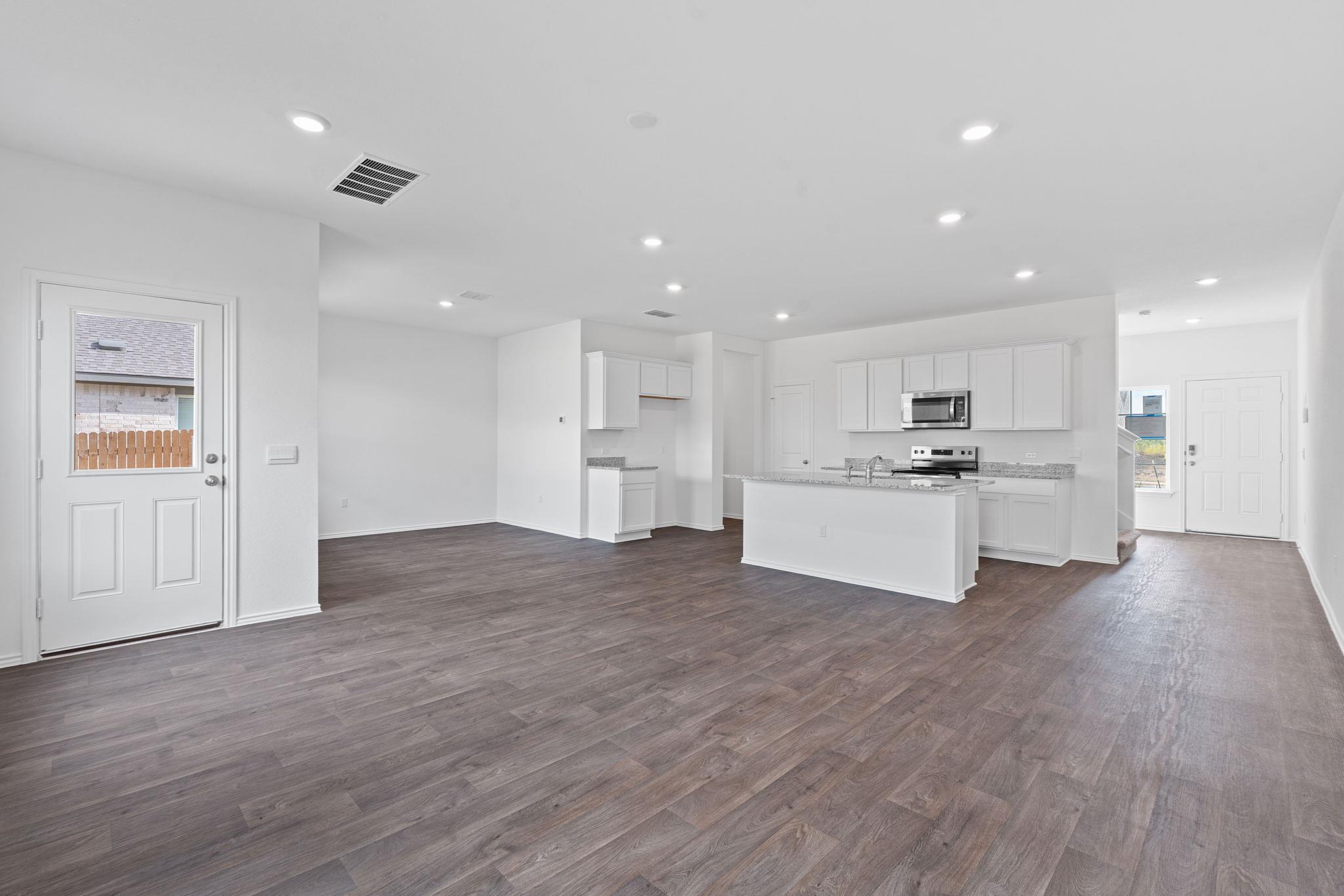 18500-B Empire PATH, Manor