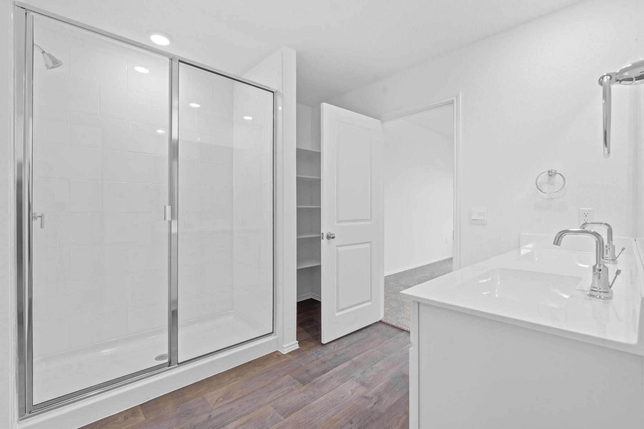 18500-B Empire PATH, Manor