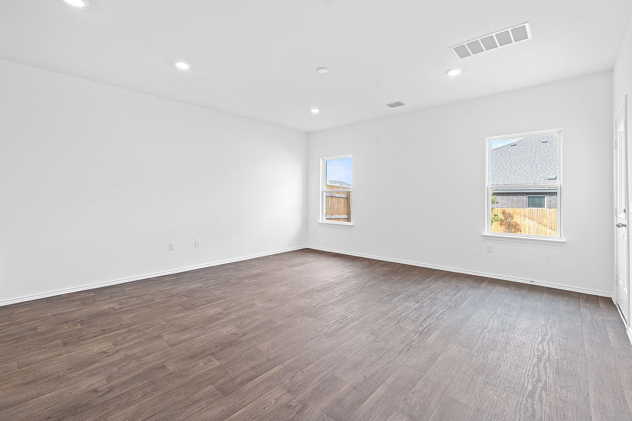 18500-B Empire PATH, Manor